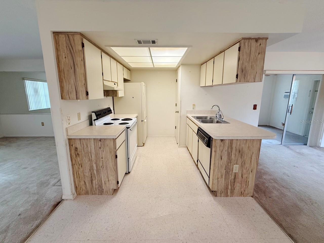 Image 7 of 17 For 12043 Linden Drive