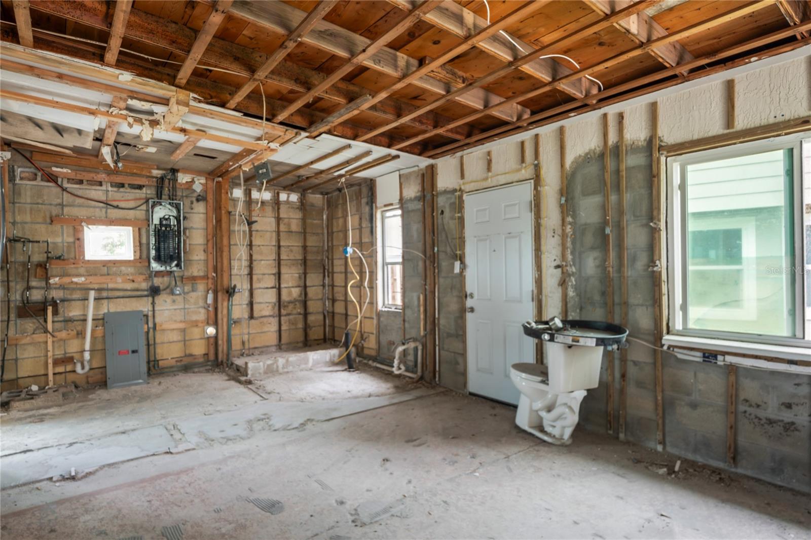 Image 4 of 42 For 7737 Deedra Circle