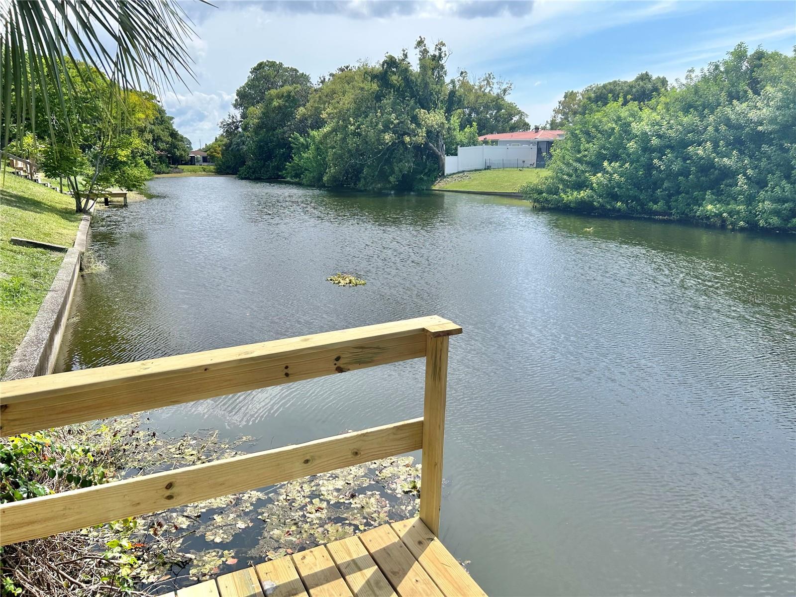 Listing photo id 8 for 4371 Newbury Drive