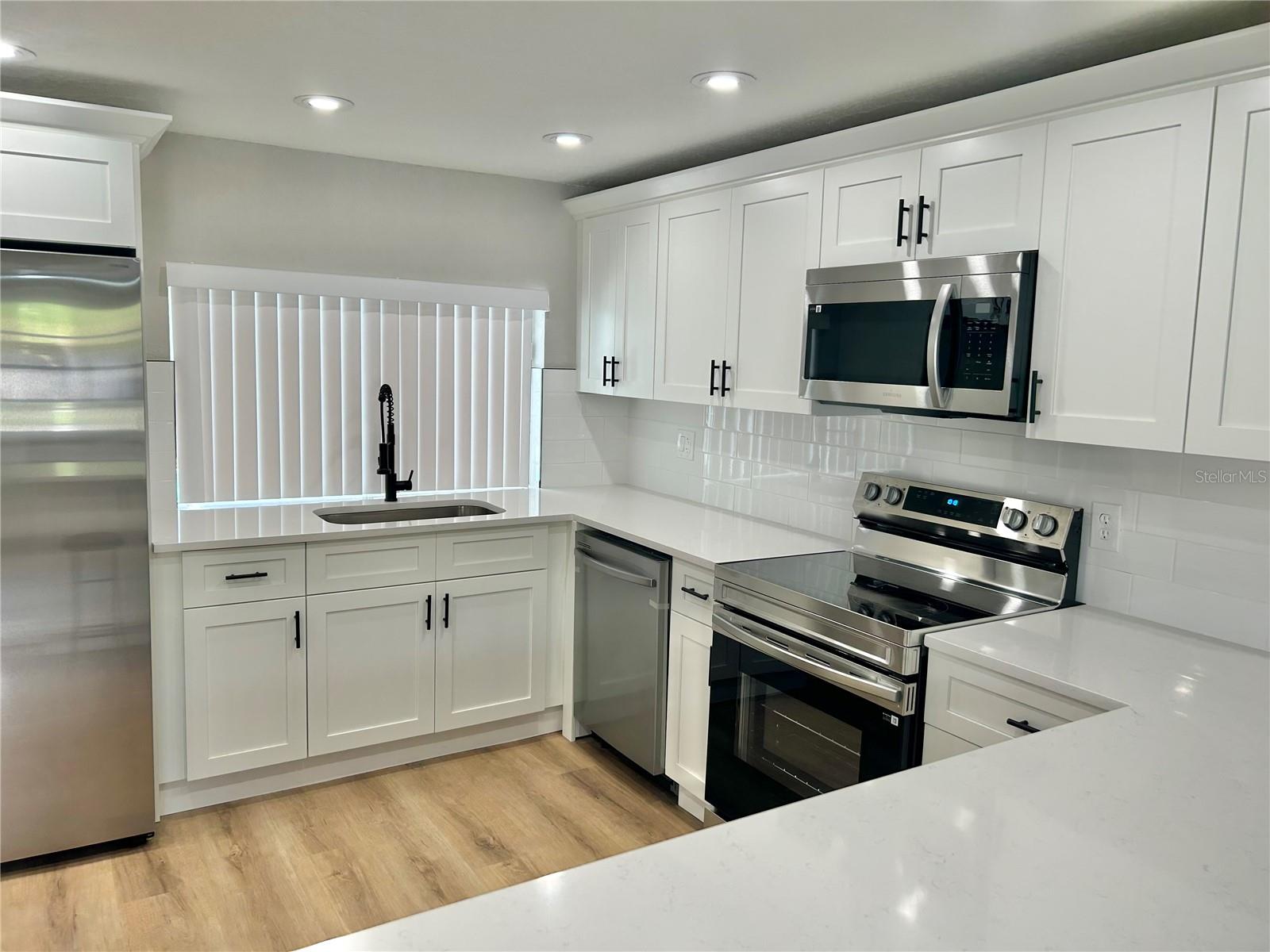 Listing photo id 10 for 4371 Newbury Drive