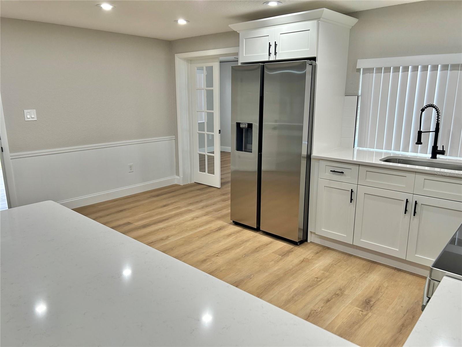 Listing photo id 15 for 4371 Newbury Drive