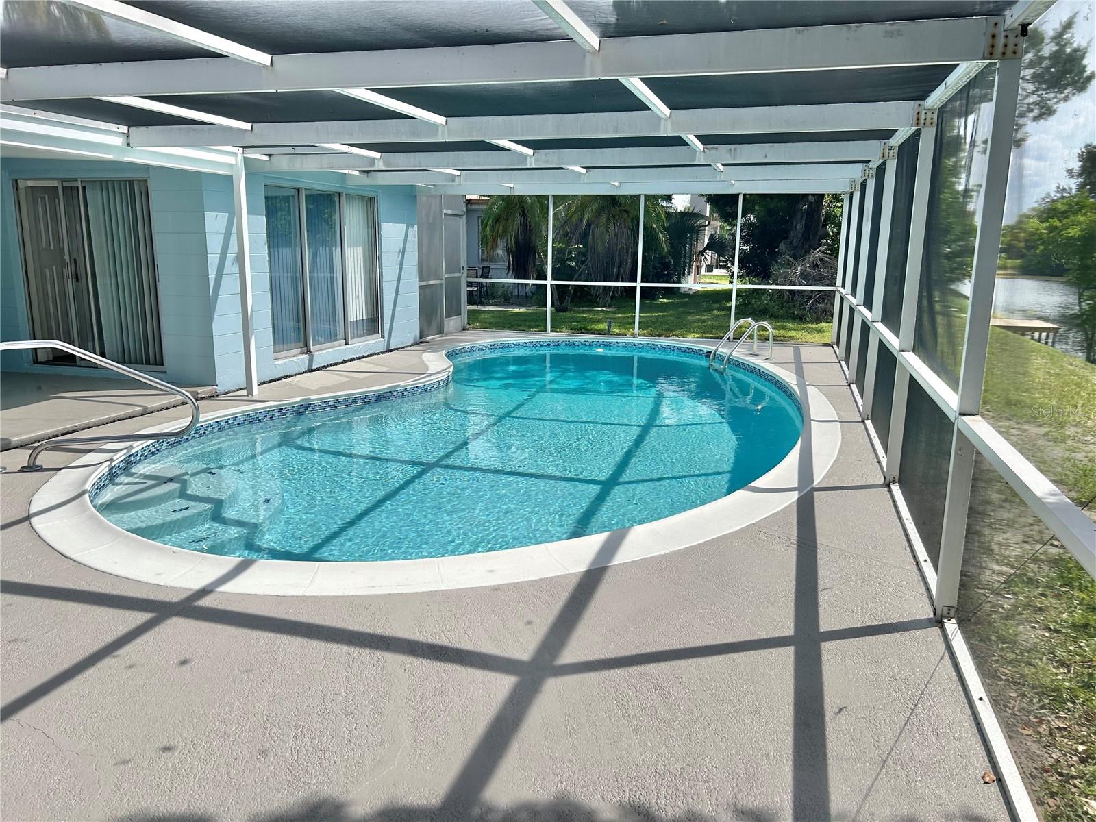 Listing photo id 22 for 4371 Newbury Drive