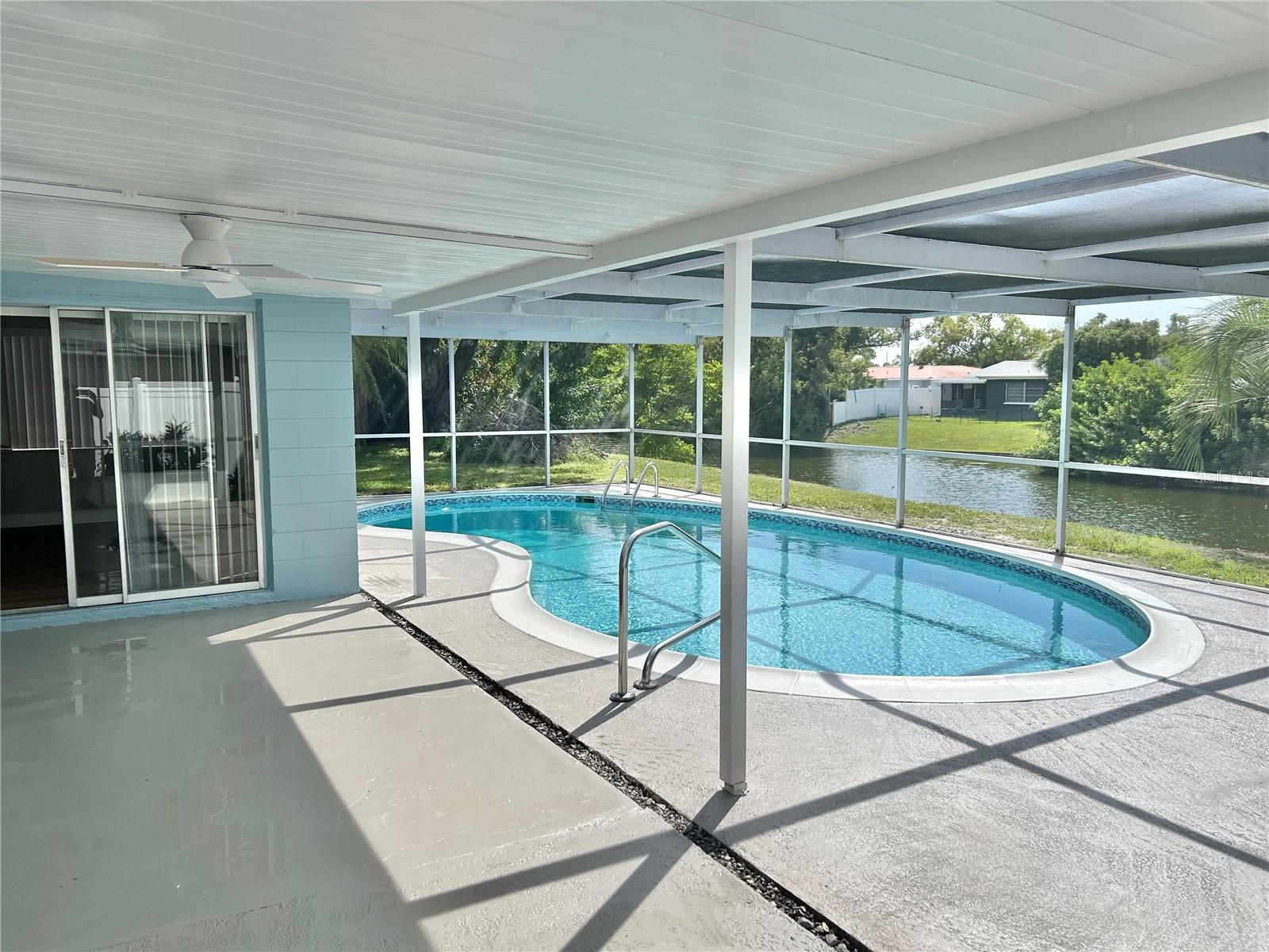 Listing photo id 23 for 4371 Newbury Drive
