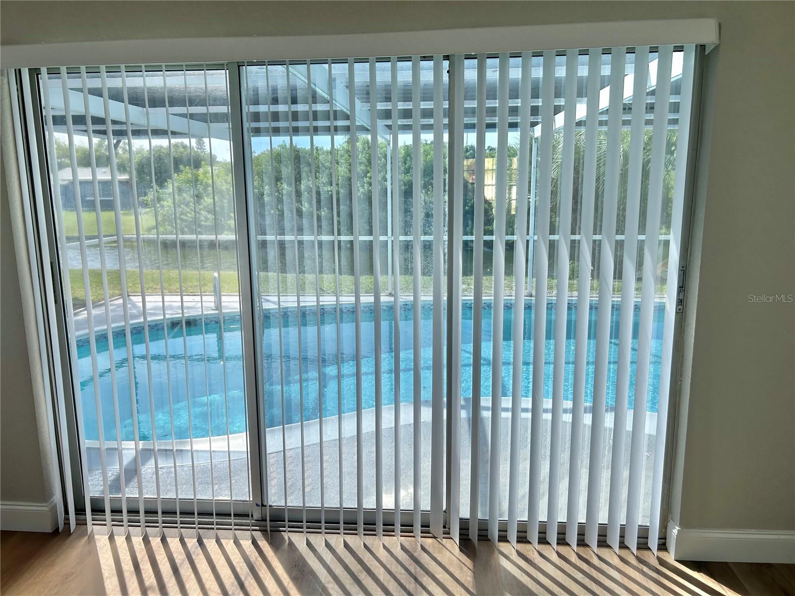 Listing photo id 34 for 4371 Newbury Drive