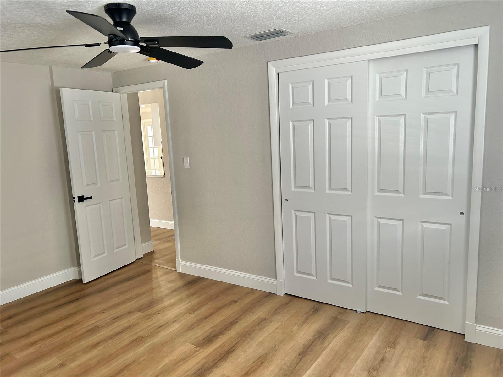 Listing photo id 37 for 4371 Newbury Drive