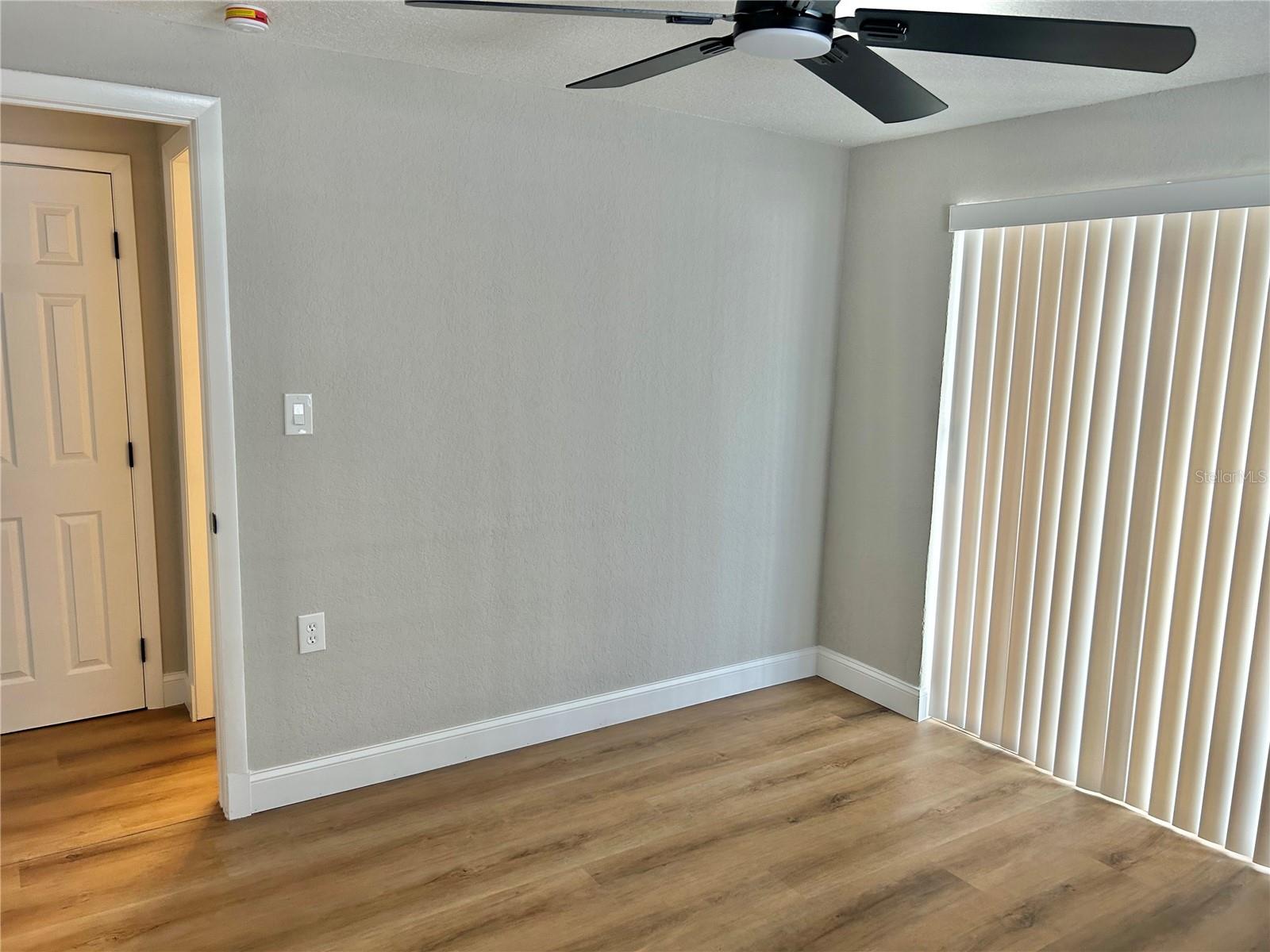 Listing photo id 40 for 4371 Newbury Drive