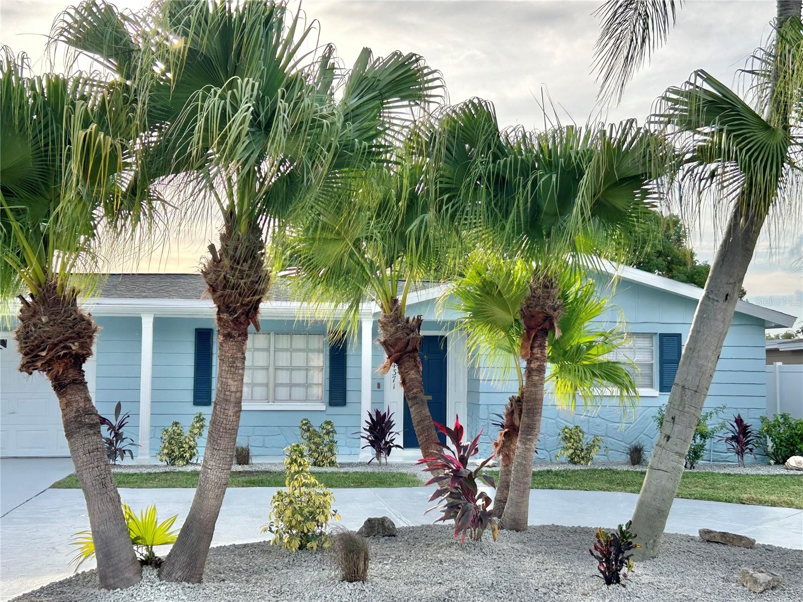 Listing photo id 50 for 4371 Newbury Drive