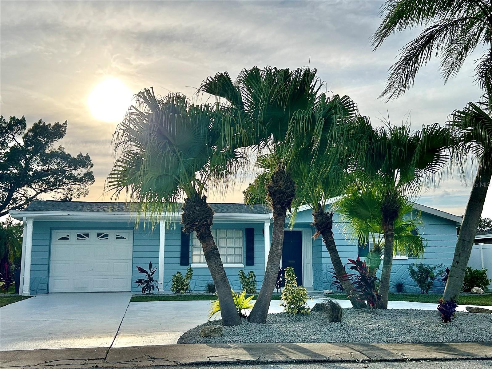 Listing photo id 51 for 4371 Newbury Drive