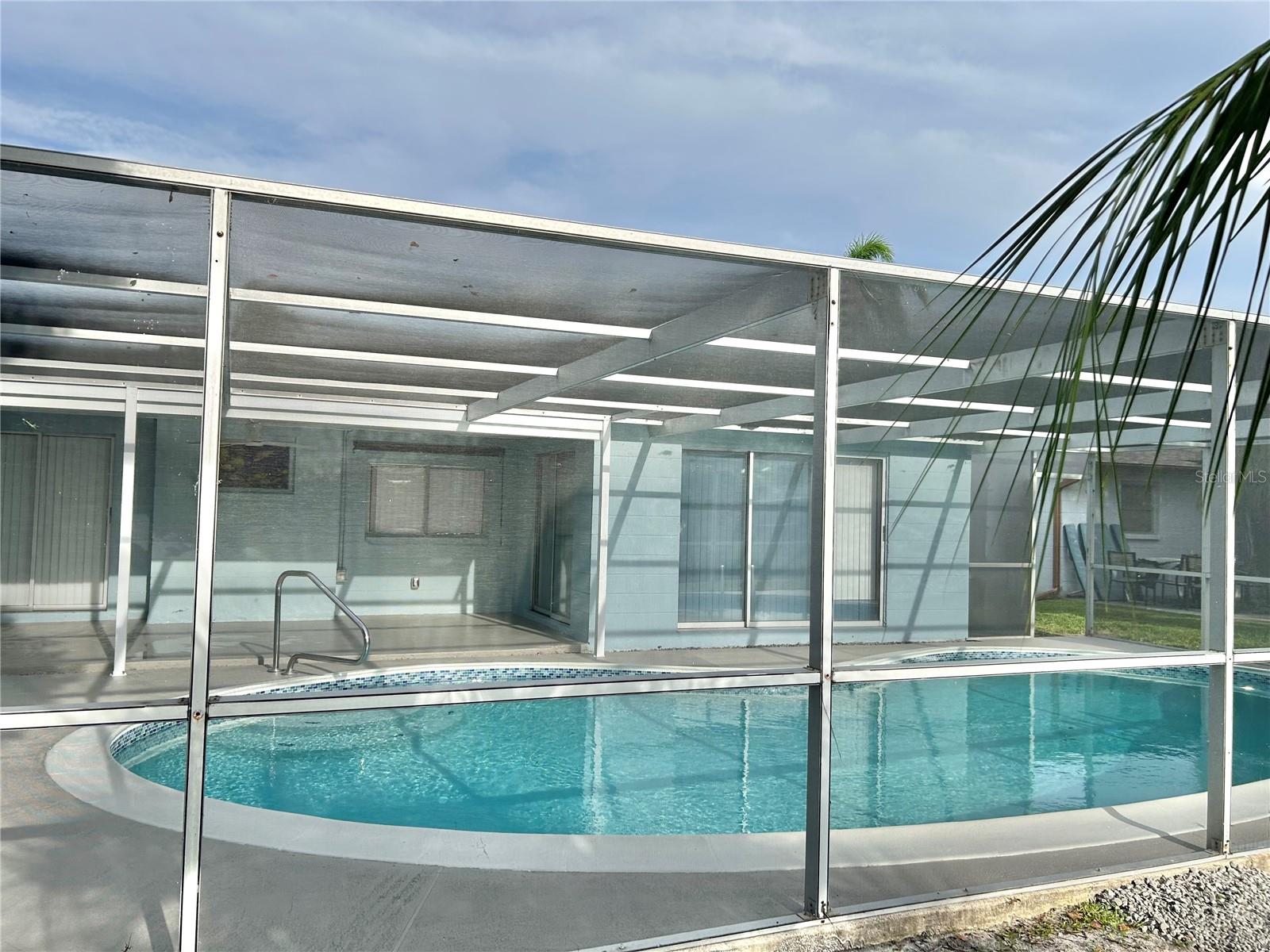 Listing photo id 55 for 4371 Newbury Drive