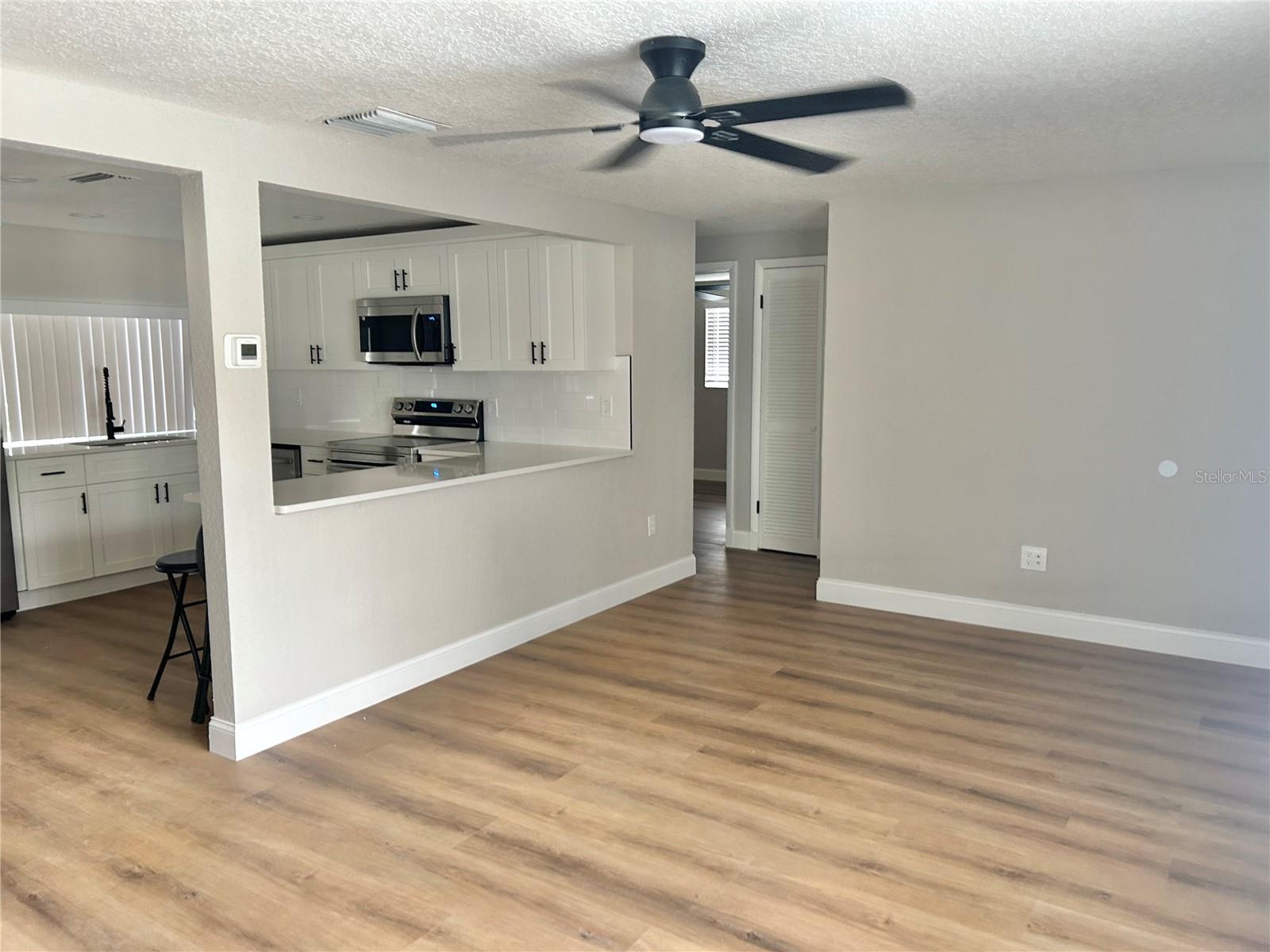 Listing photo id 59 for 4371 Newbury Drive