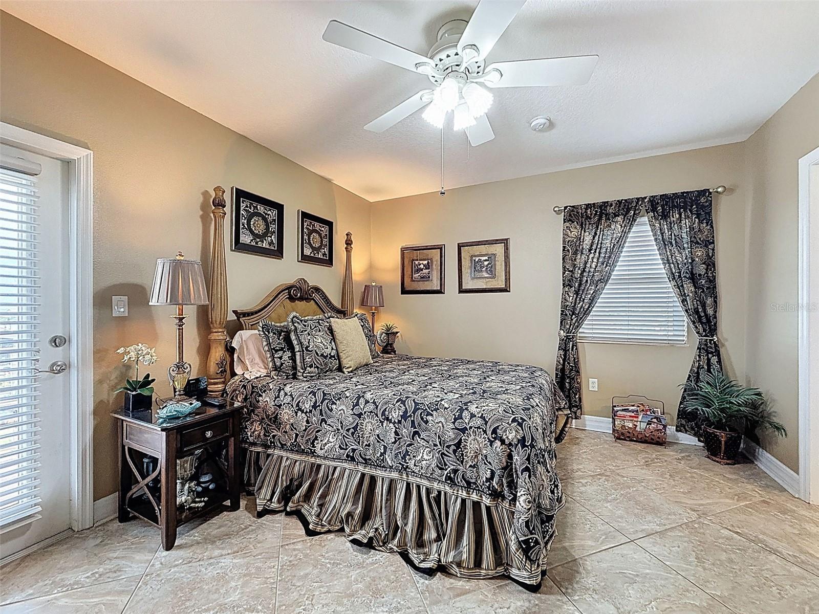 Image 15 of 42 For 4516 Seagull Drive 501