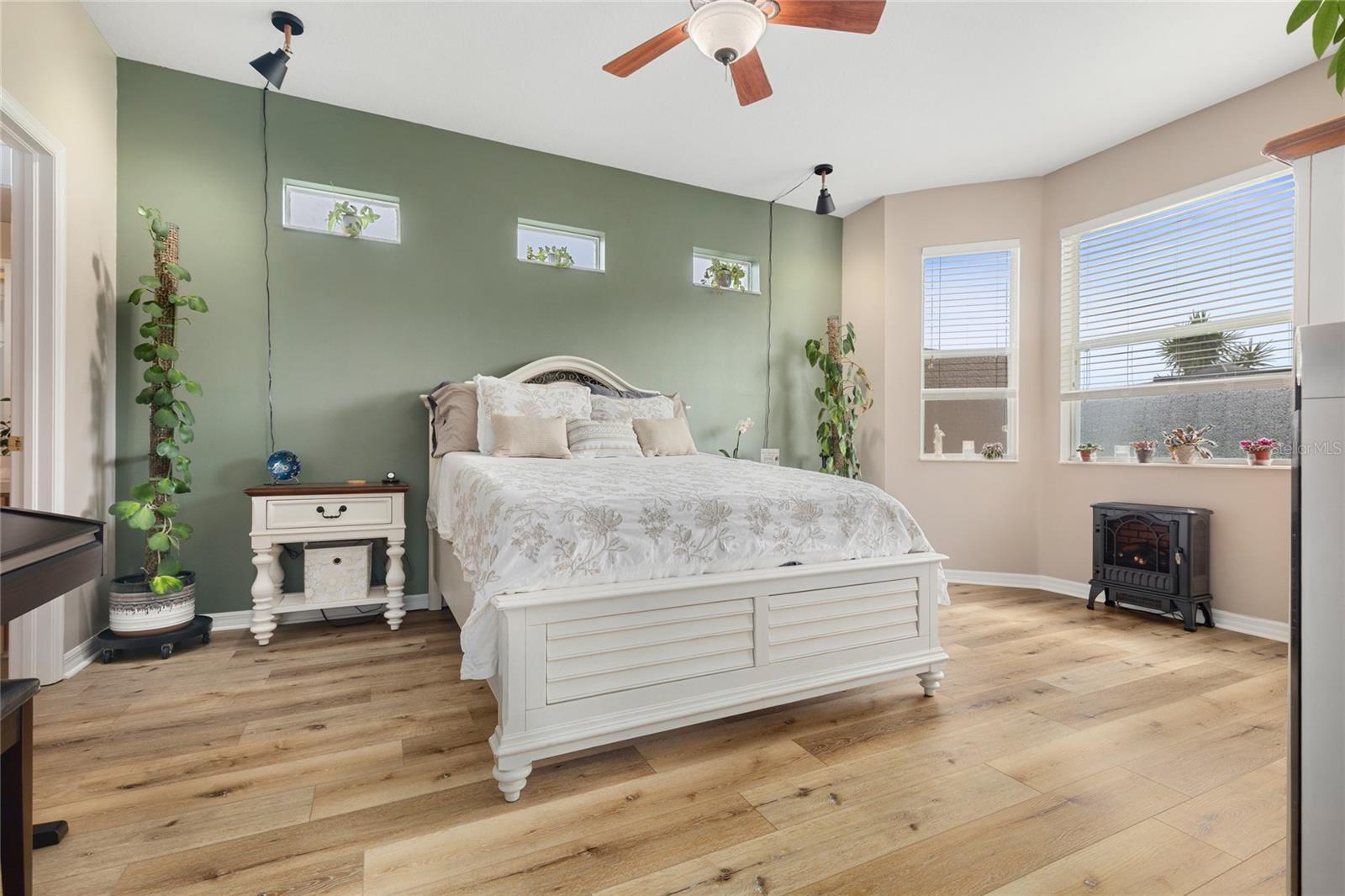 Image 13 of 26 For 21433 Diamonte Drive