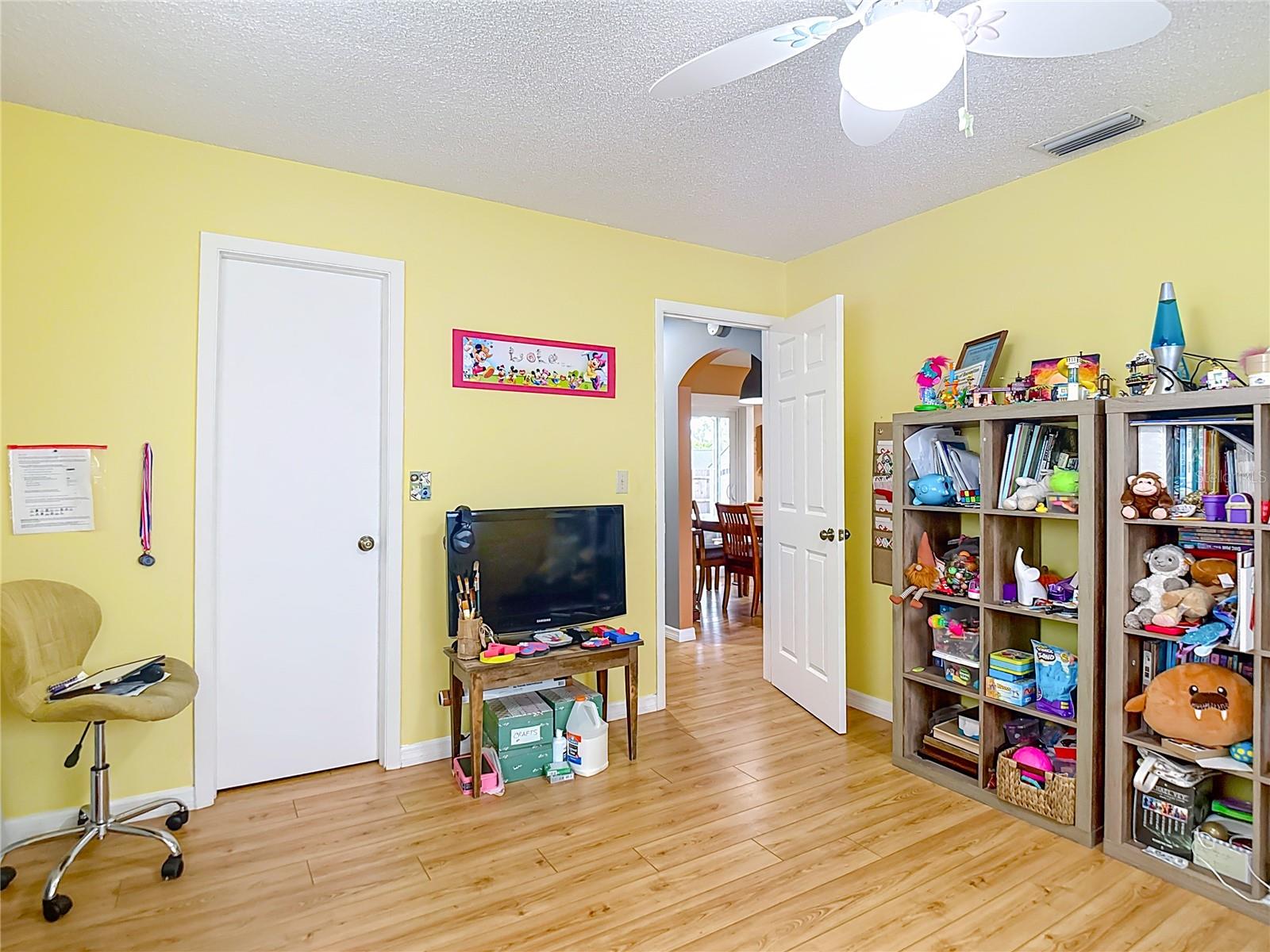 Image 18 of 39 For 7924 Royal Stewart Drive