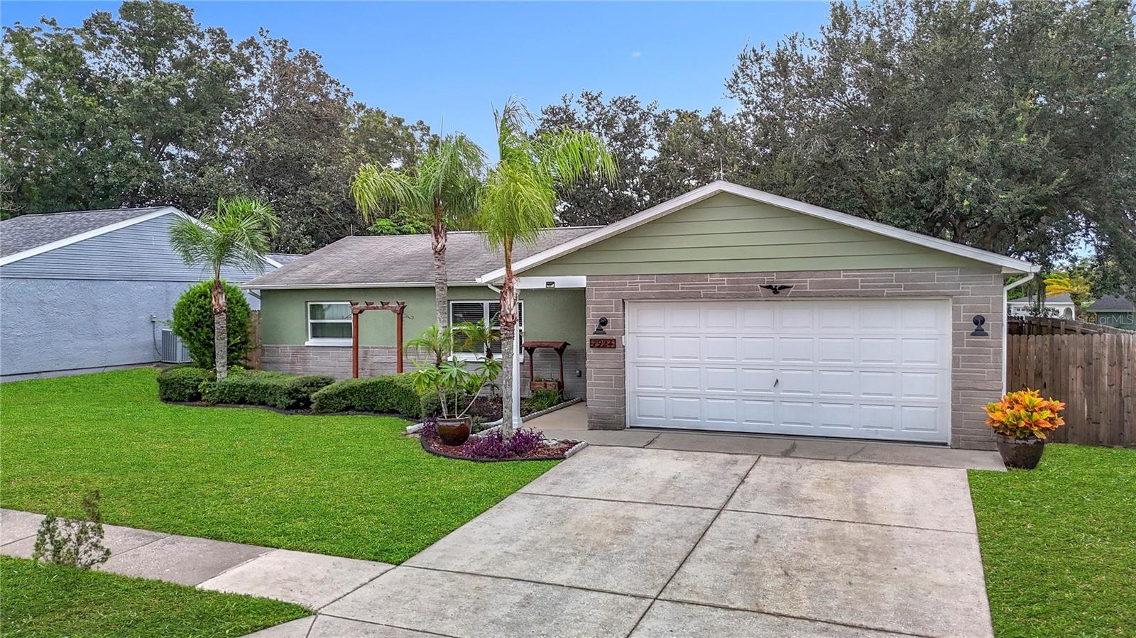 Image 3 of 39 For 7924 Royal Stewart Drive