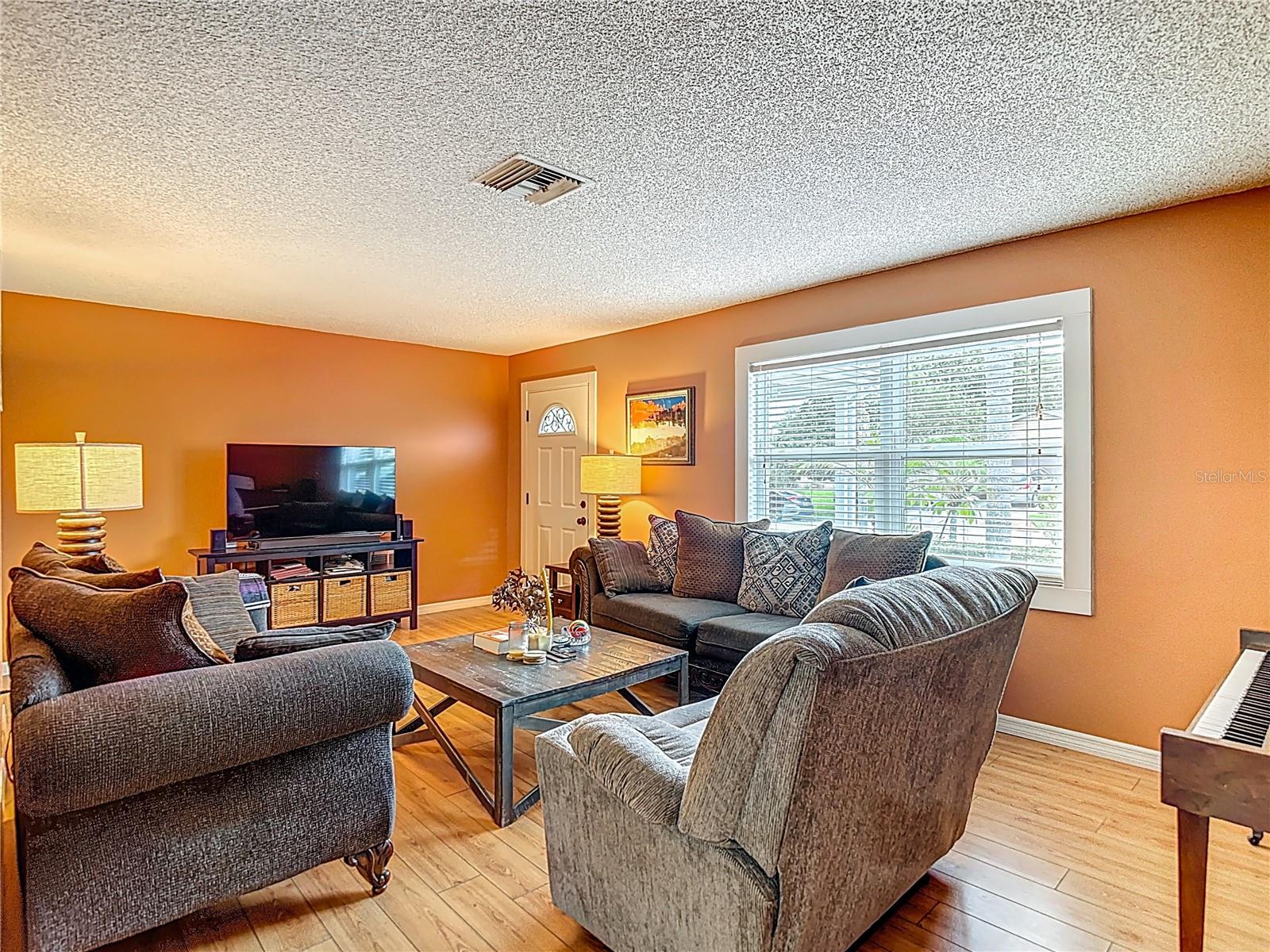Image 7 of 39 For 7924 Royal Stewart Drive