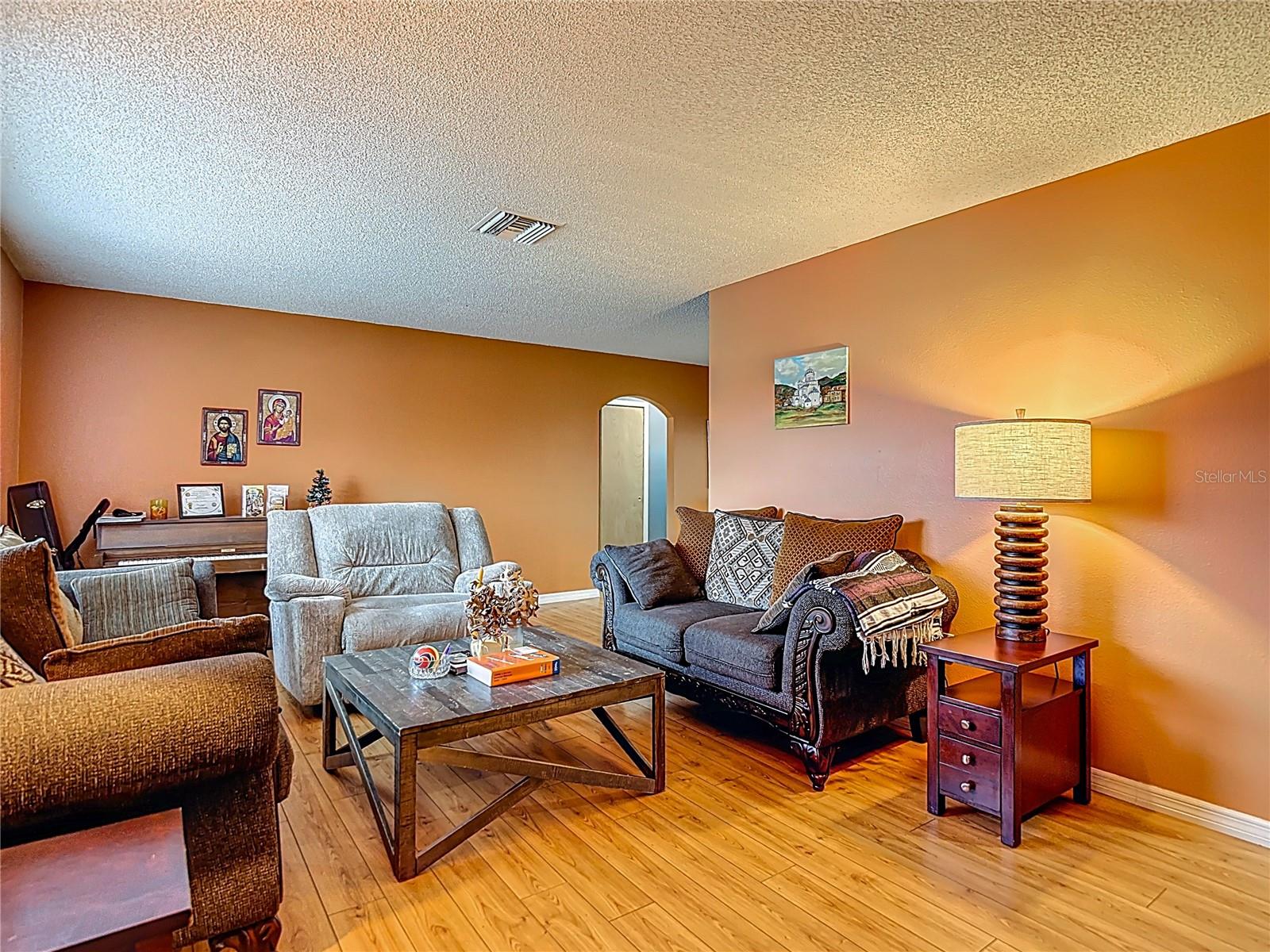 Image 8 of 39 For 7924 Royal Stewart Drive