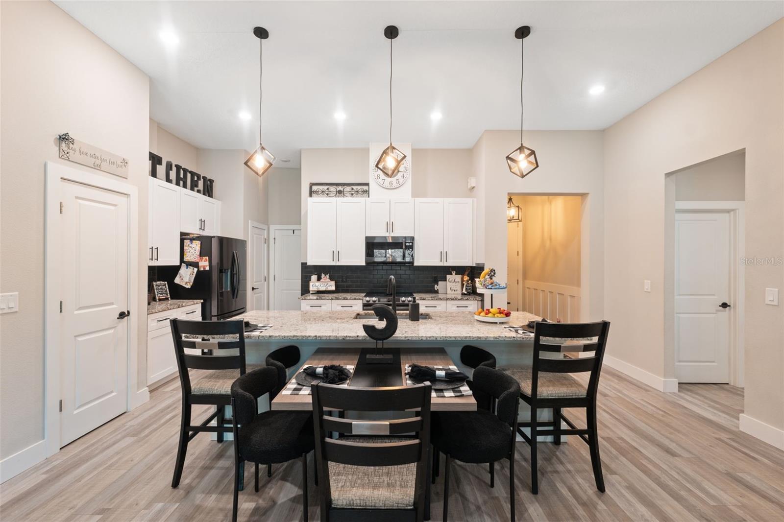 Listing photo id 34 for 13073 Jaywalk Road