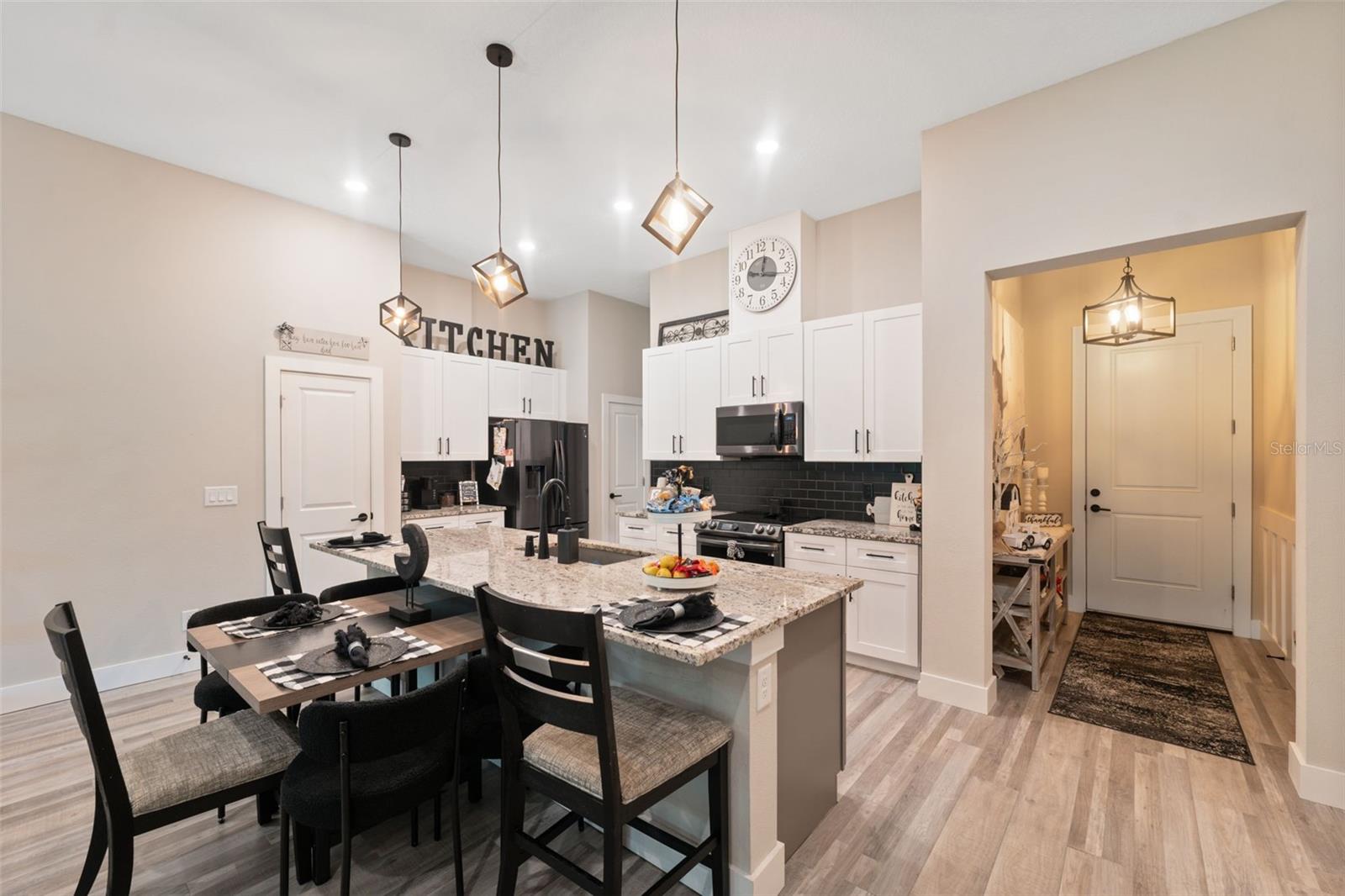 Listing photo id 4 for 13073 Jaywalk Road