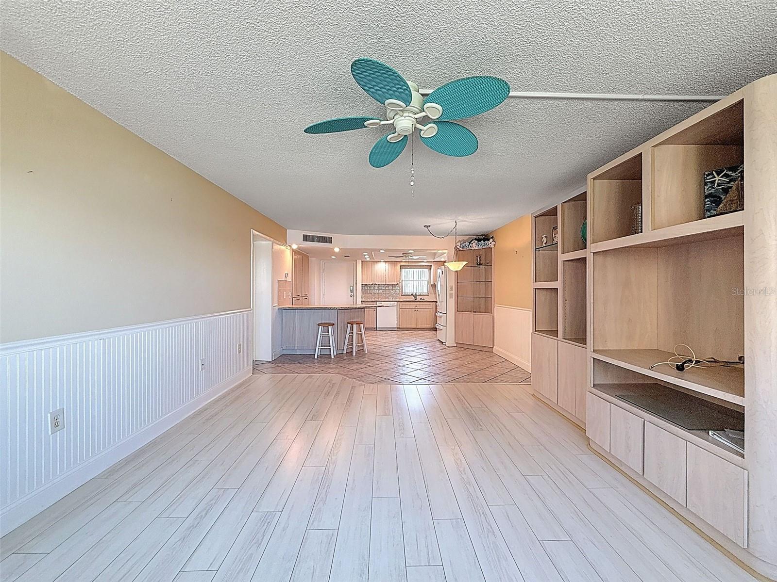 Image 12 of 32 For 4550 Cove Circle 507