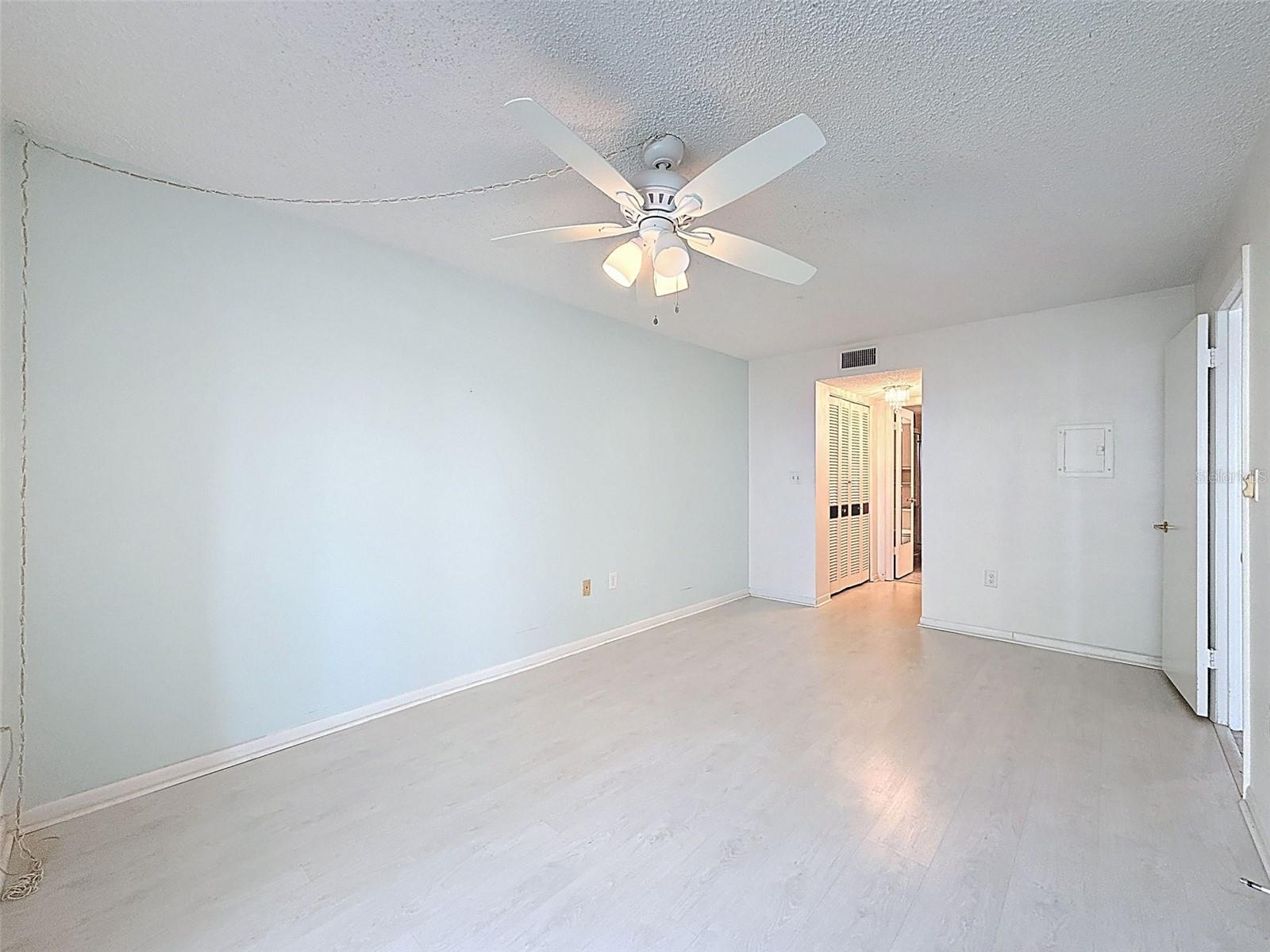 Image 13 of 32 For 4550 Cove Circle 507