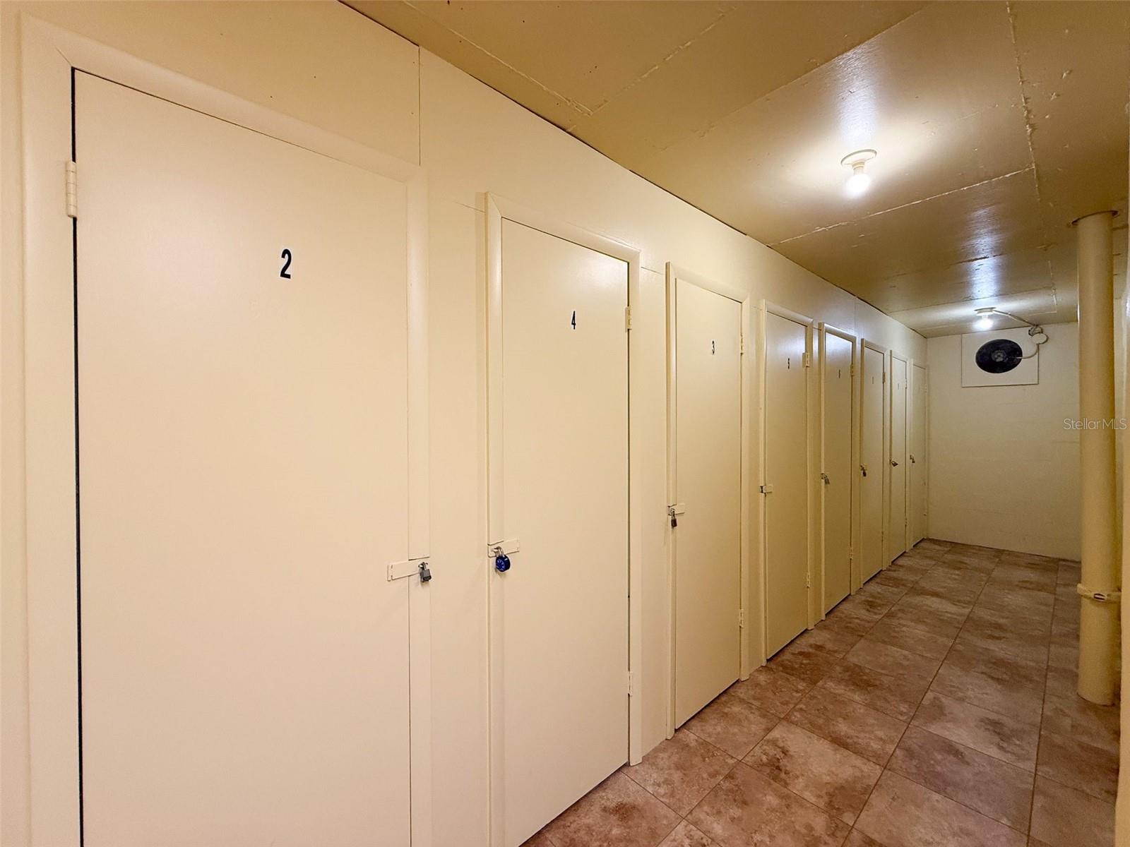 Image 22 of 32 For 4550 Cove Circle 507