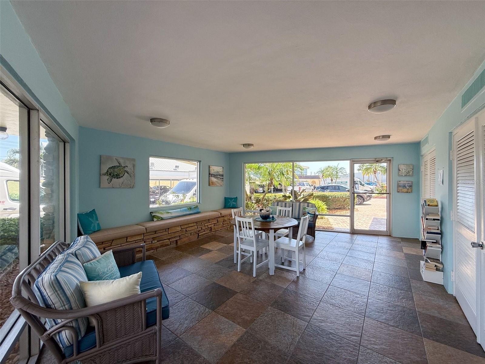 Image 27 of 32 For 4550 Cove Circle 507