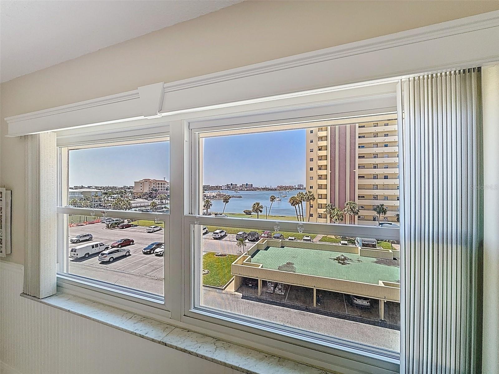 Image 3 of 32 For 4550 Cove Circle 507