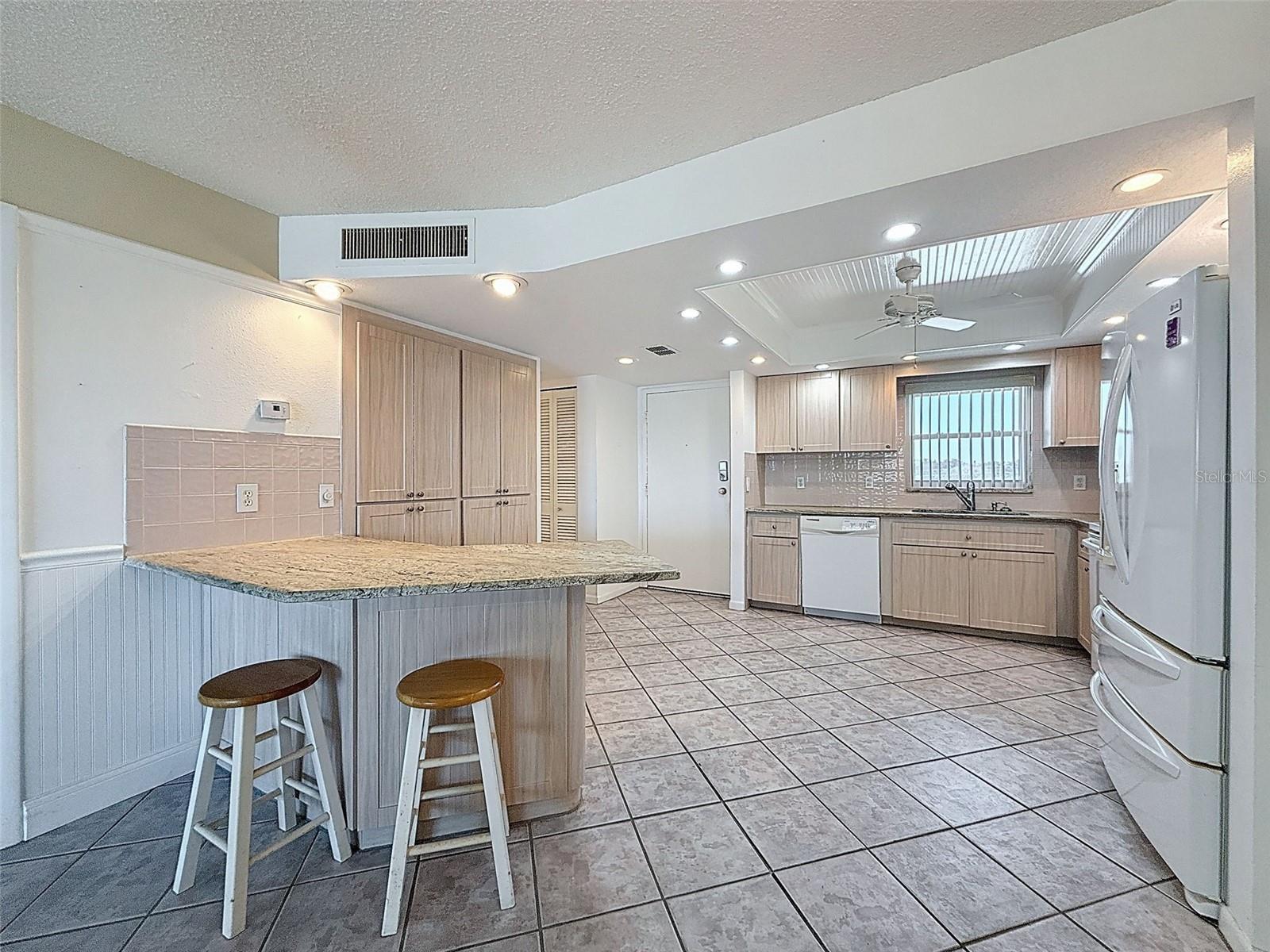 Image 6 of 32 For 4550 Cove Circle 507