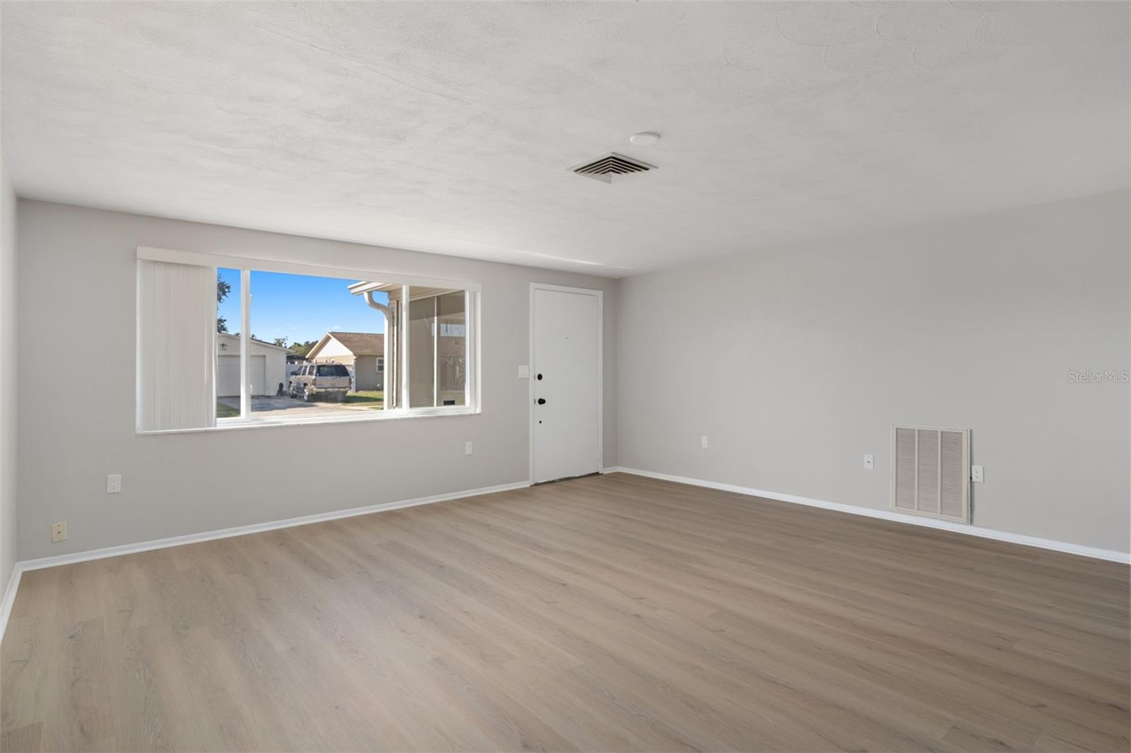 Image 8 of 37 For 6307 Tralee Avenue