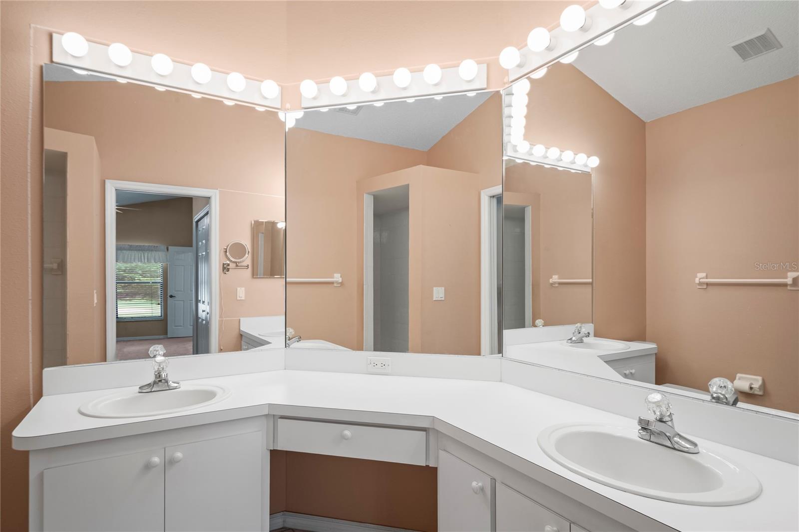 Listing photo id 28 for 11255 Copley Court