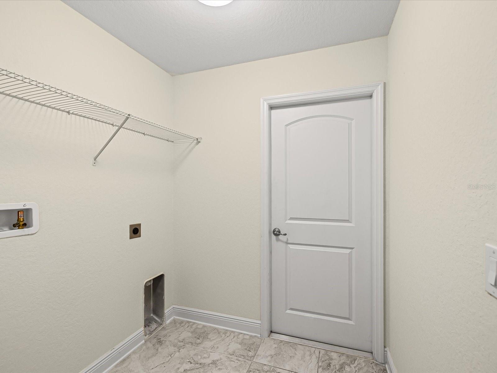 Image 22 of 39 For 12498 Stevie Marie Court