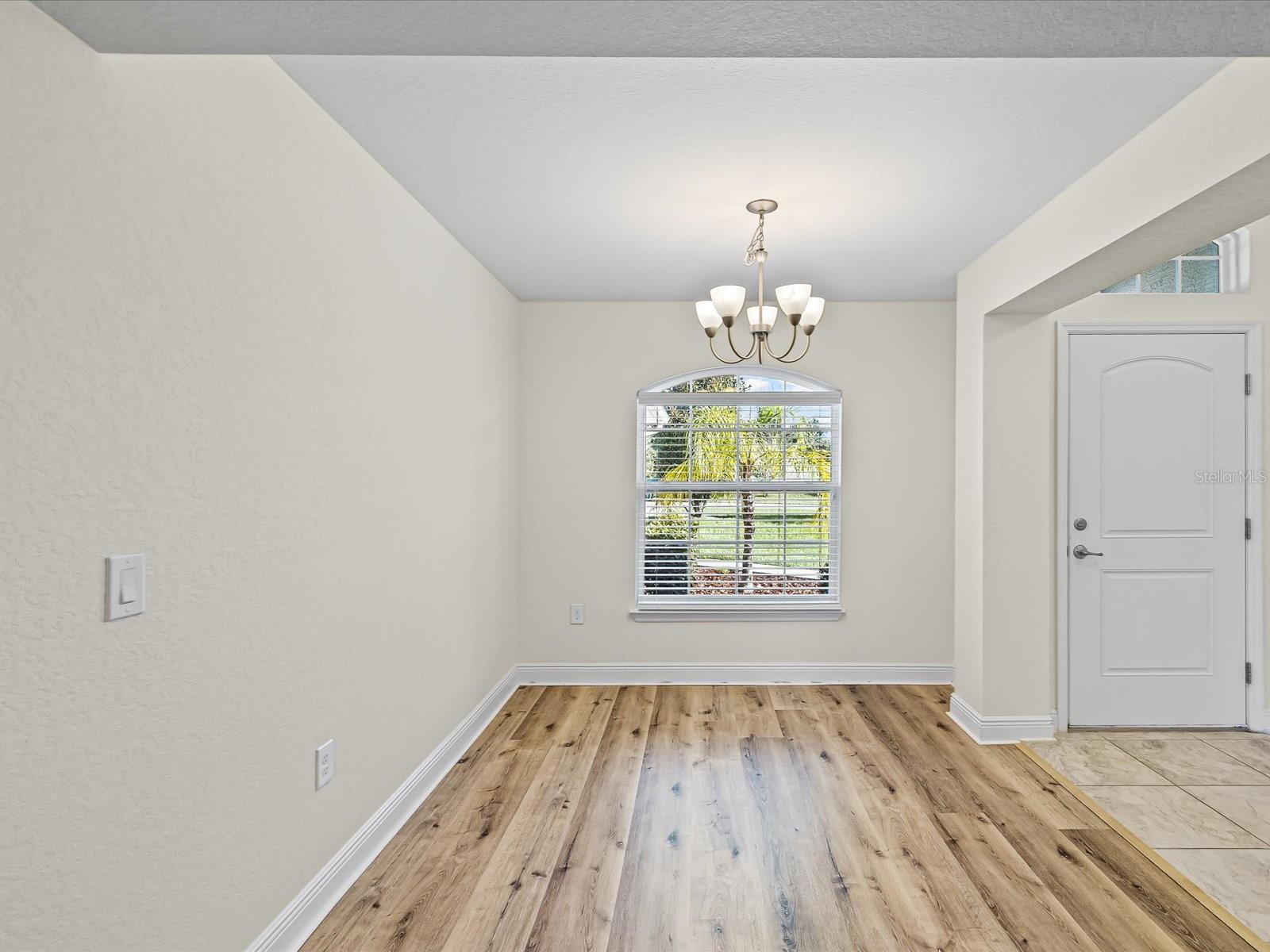 Image 7 of 39 For 12498 Stevie Marie Court