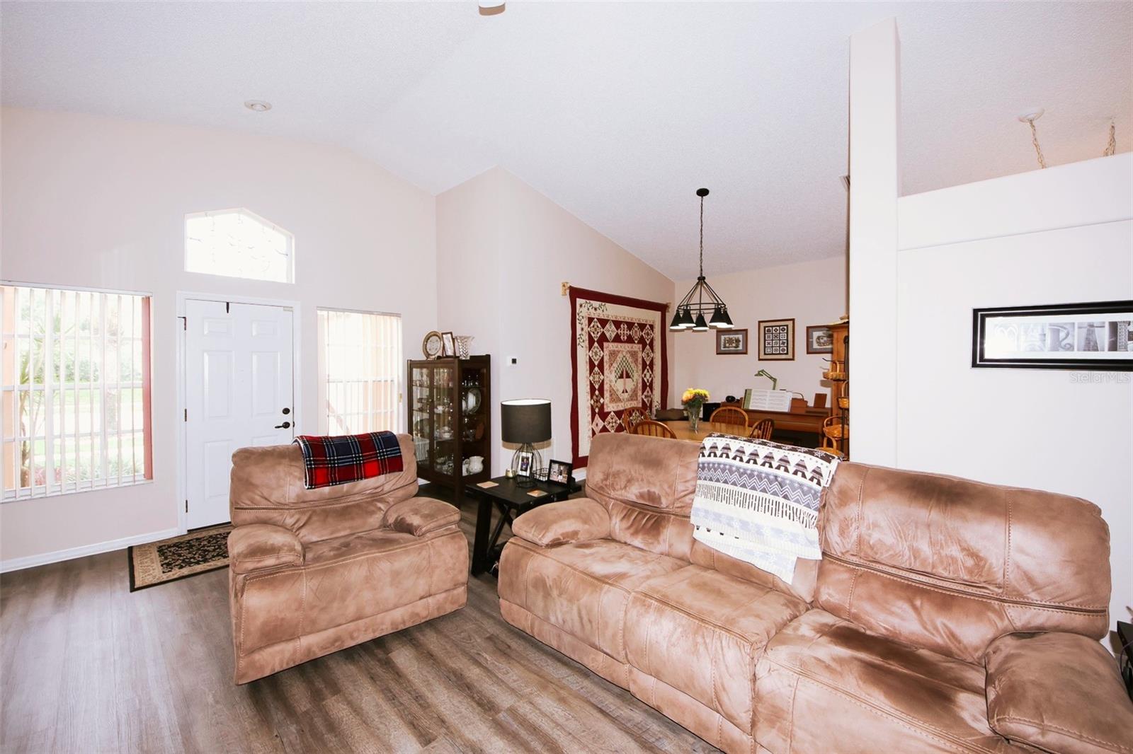 Image 15 of 33 For 7504 Beacon Woods Drive