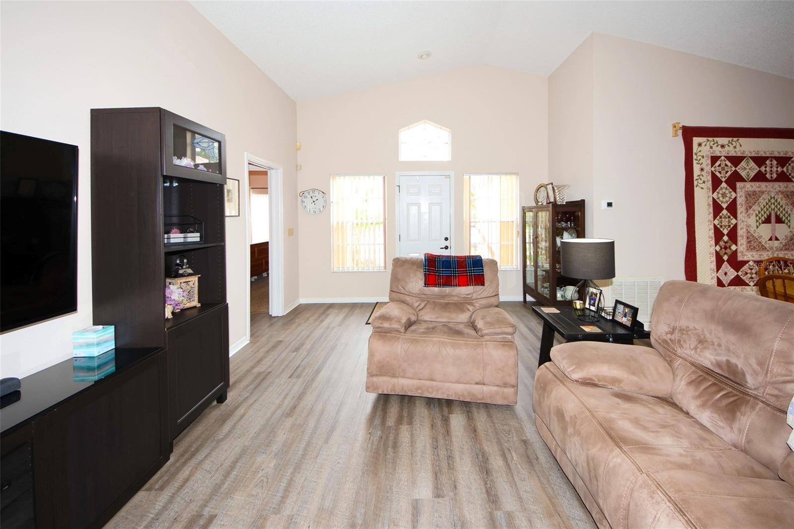 Image 16 of 33 For 7504 Beacon Woods Drive