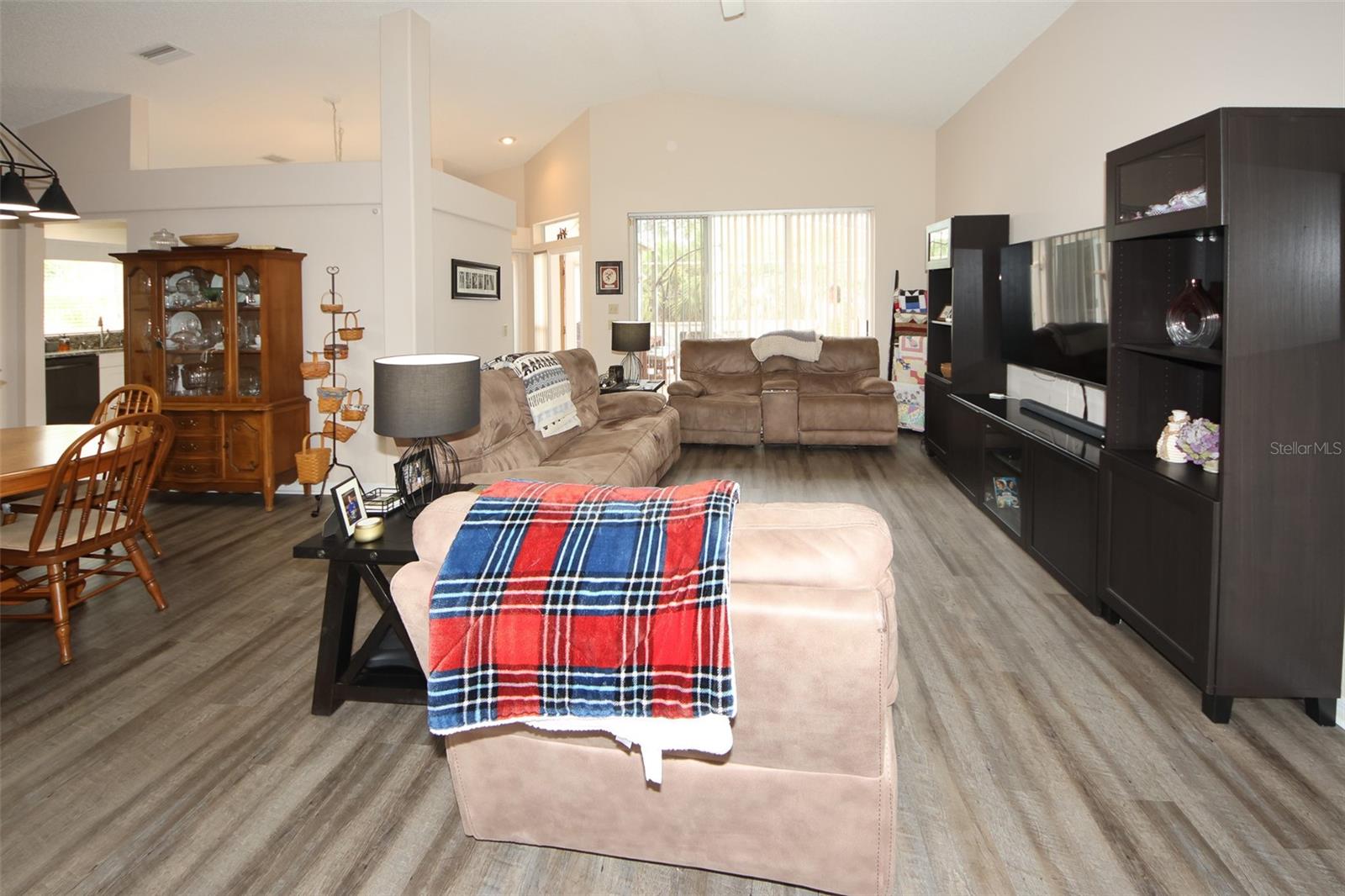 Image 17 of 33 For 7504 Beacon Woods Drive
