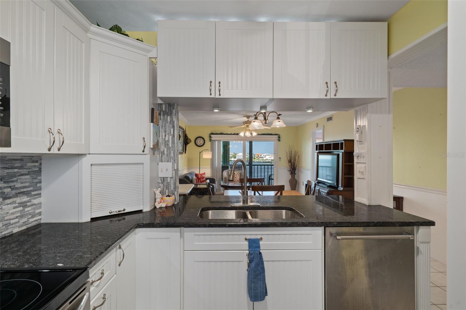 Image 20 of 71 For 8211 Brent Street 832
