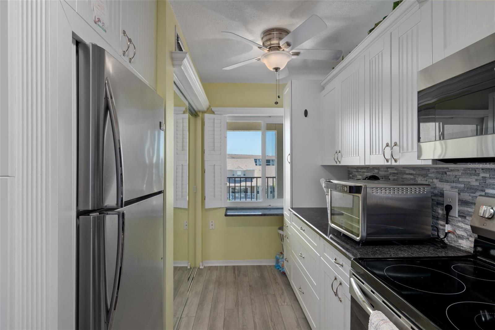 Image 22 of 71 For 8211 Brent Street 832