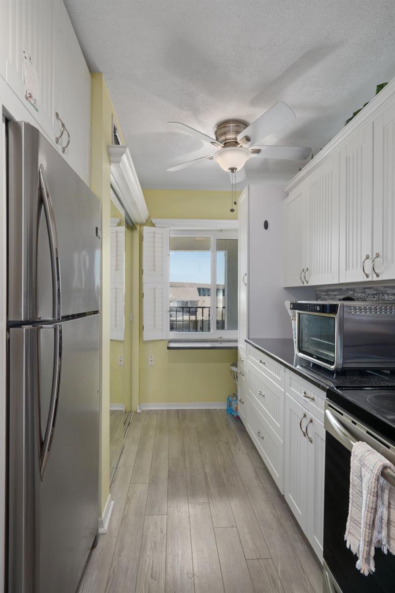 Image 23 of 71 For 8211 Brent Street 832