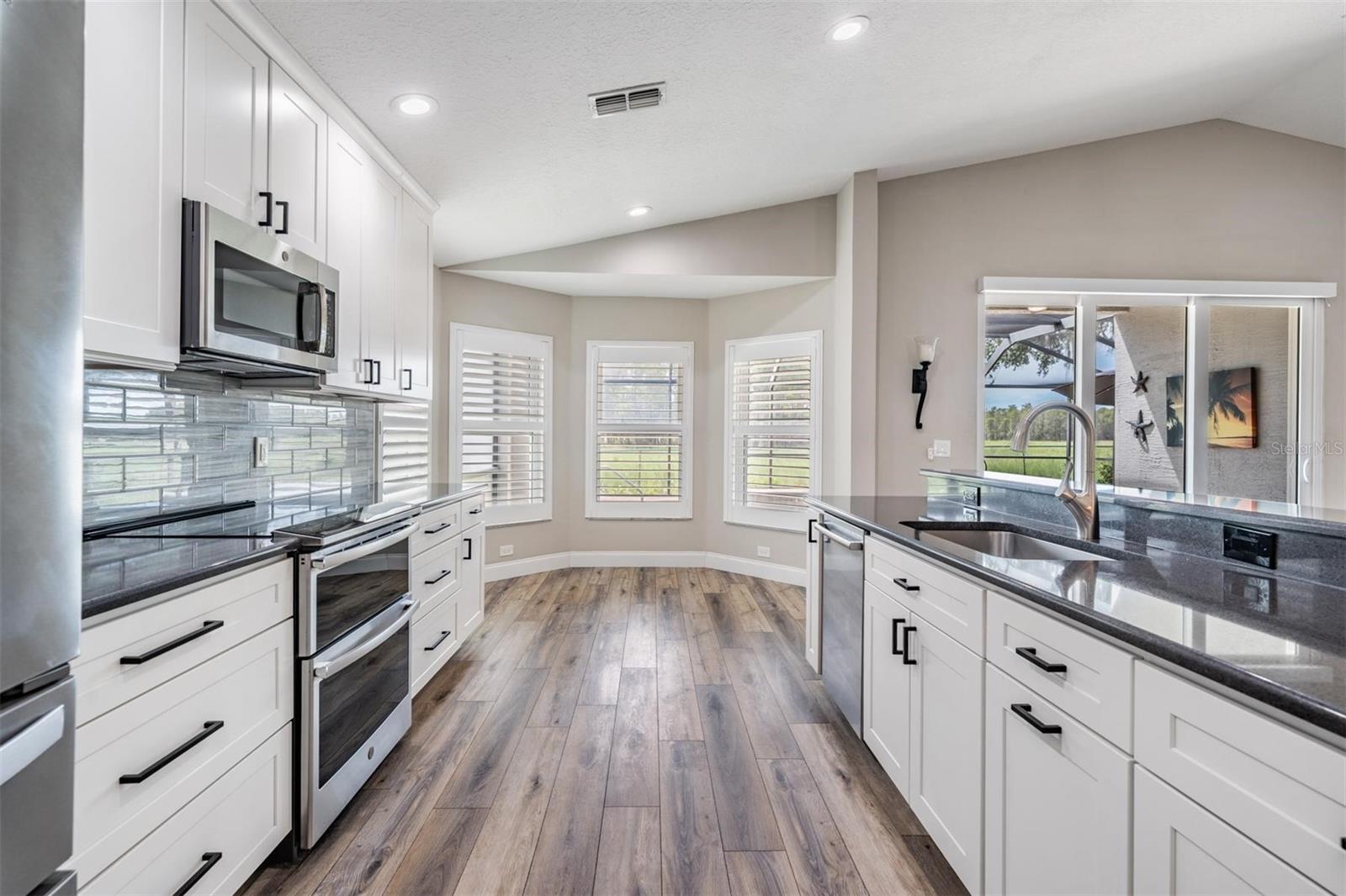 Listing photo id 8 for 11946 Yellow Finch Lane