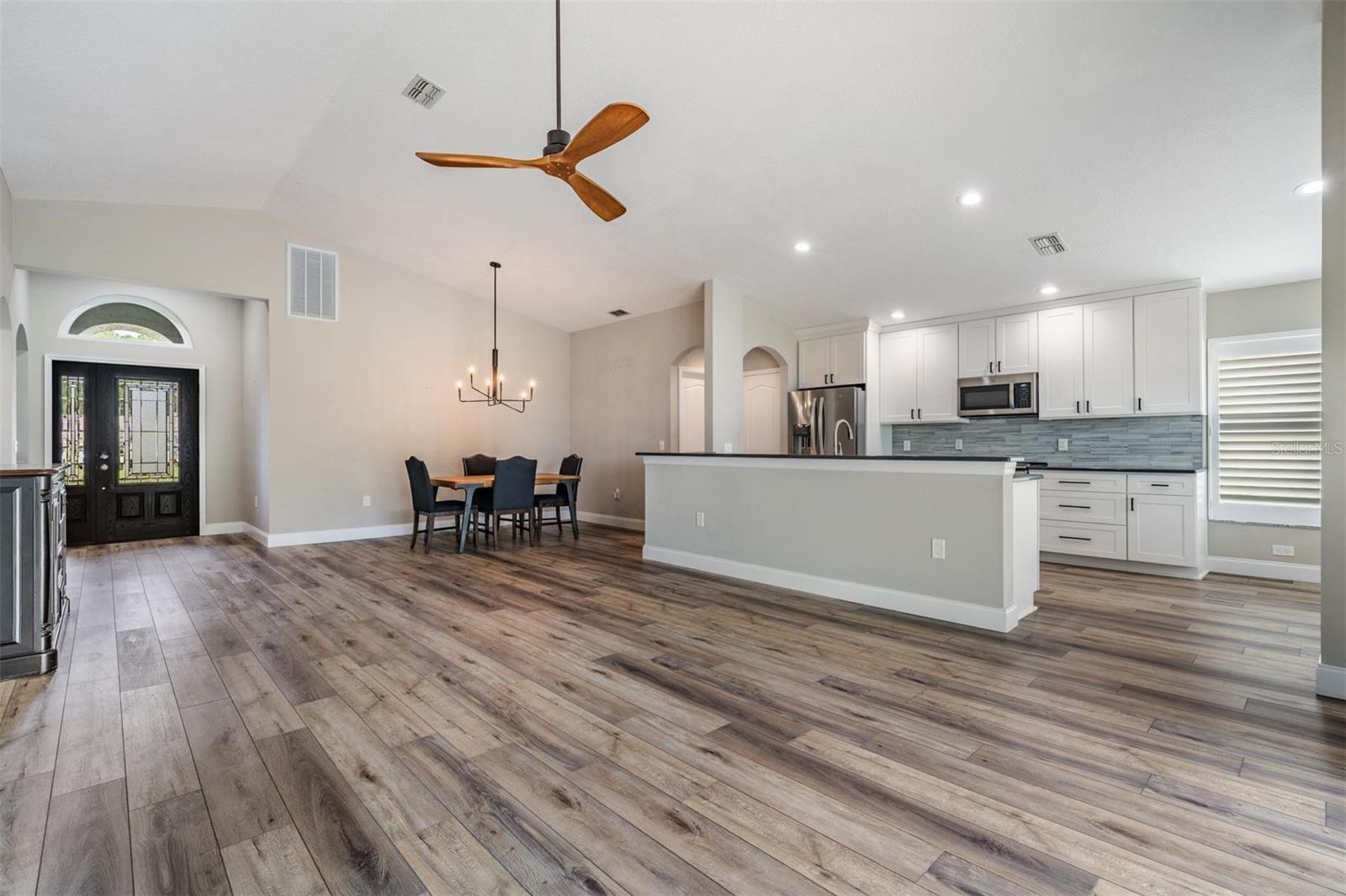 Listing photo id 3 for 11946 Yellow Finch Lane
