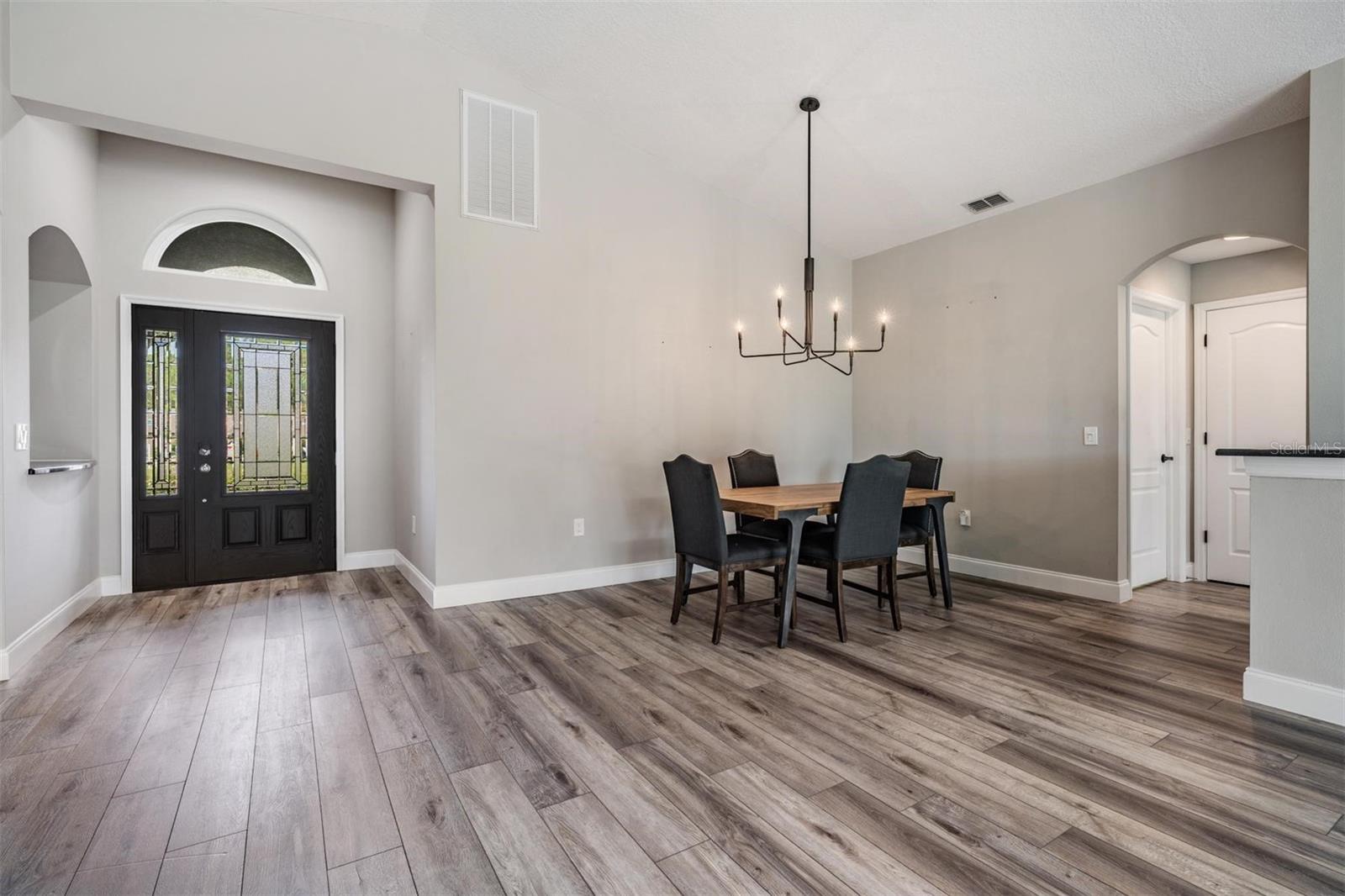 Listing photo id 4 for 11946 Yellow Finch Lane