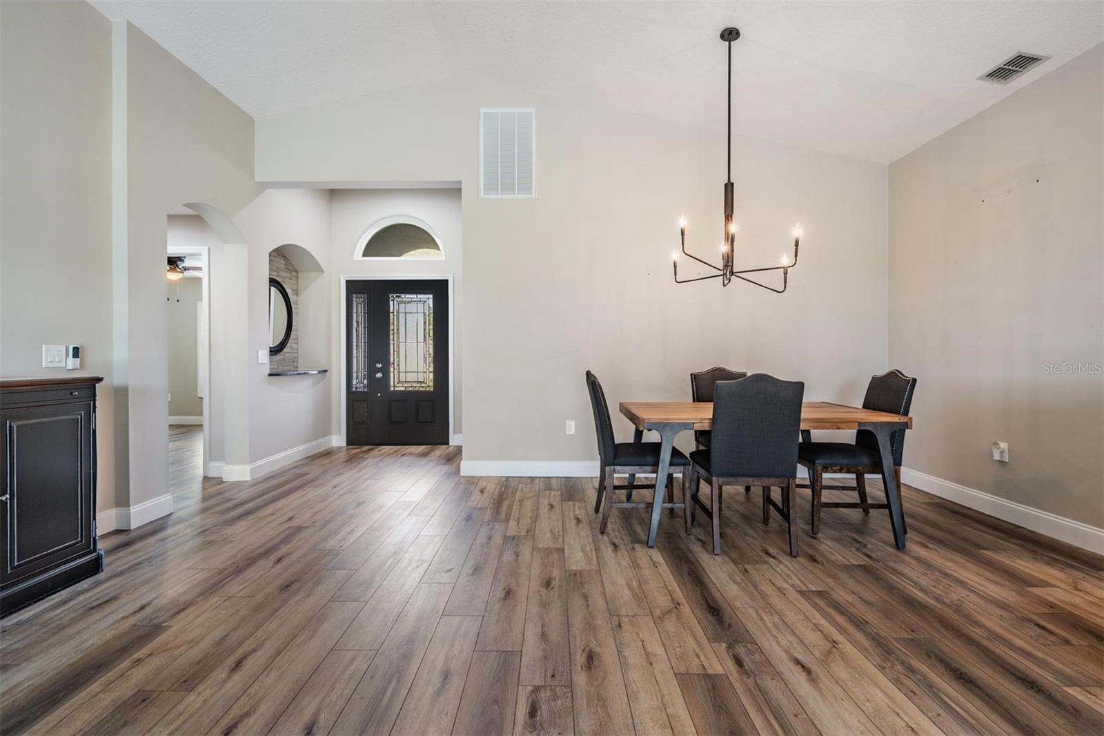 Listing photo id 5 for 11946 Yellow Finch Lane