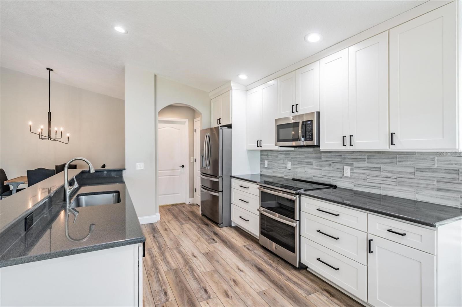 Listing photo id 7 for 11946 Yellow Finch Lane