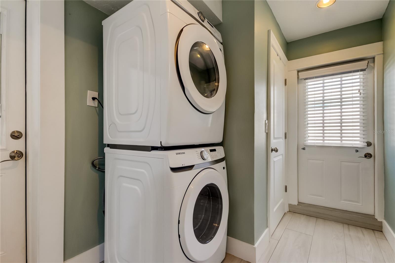 Image 33 of 56 For 13539 Allyn Drive