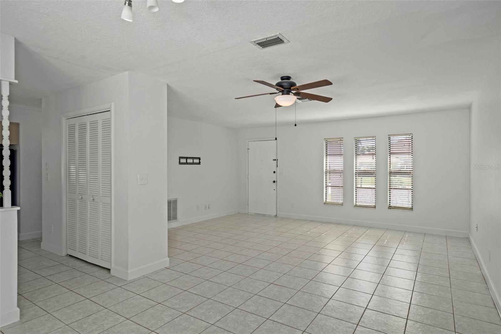 Image 14 of 55 For 1183 Farley Avenue