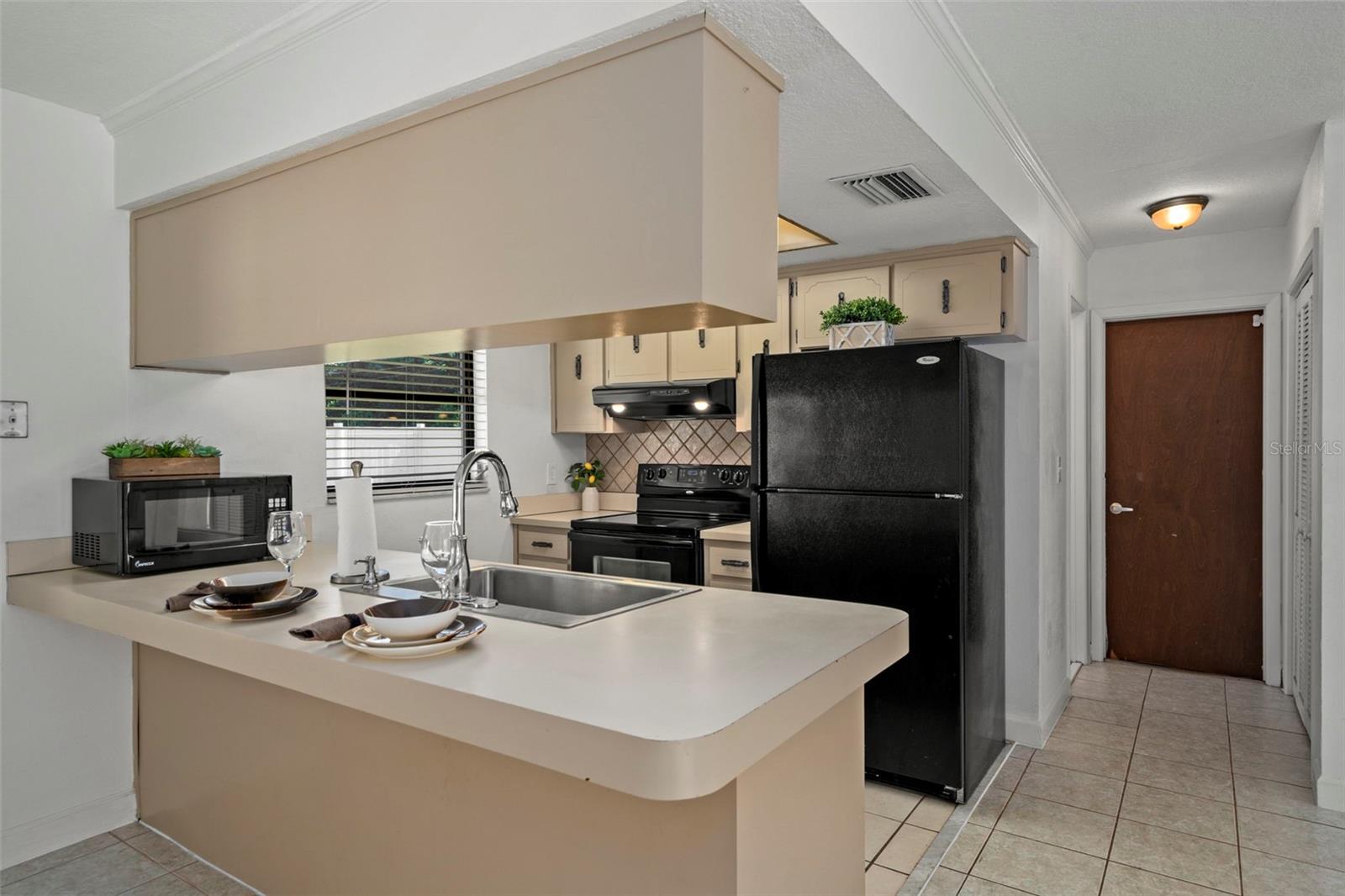Image 21 of 55 For 1183 Farley Avenue