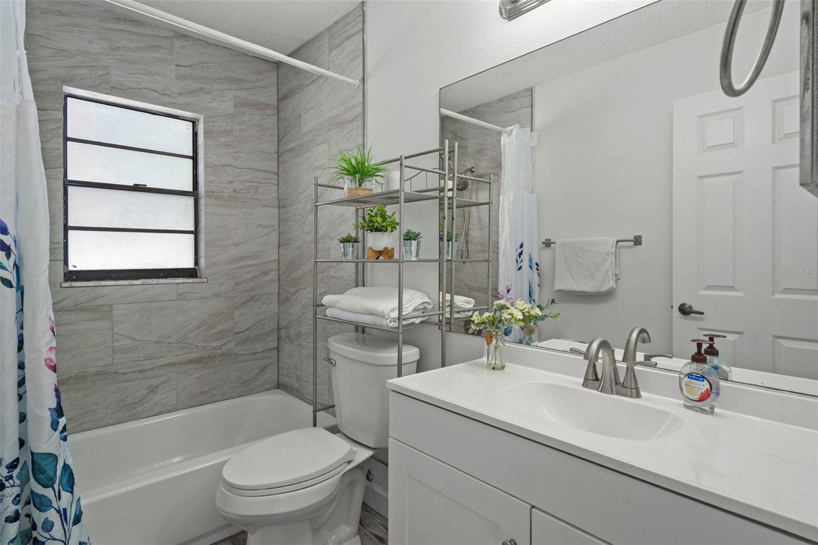 Image 33 of 55 For 1183 Farley Avenue