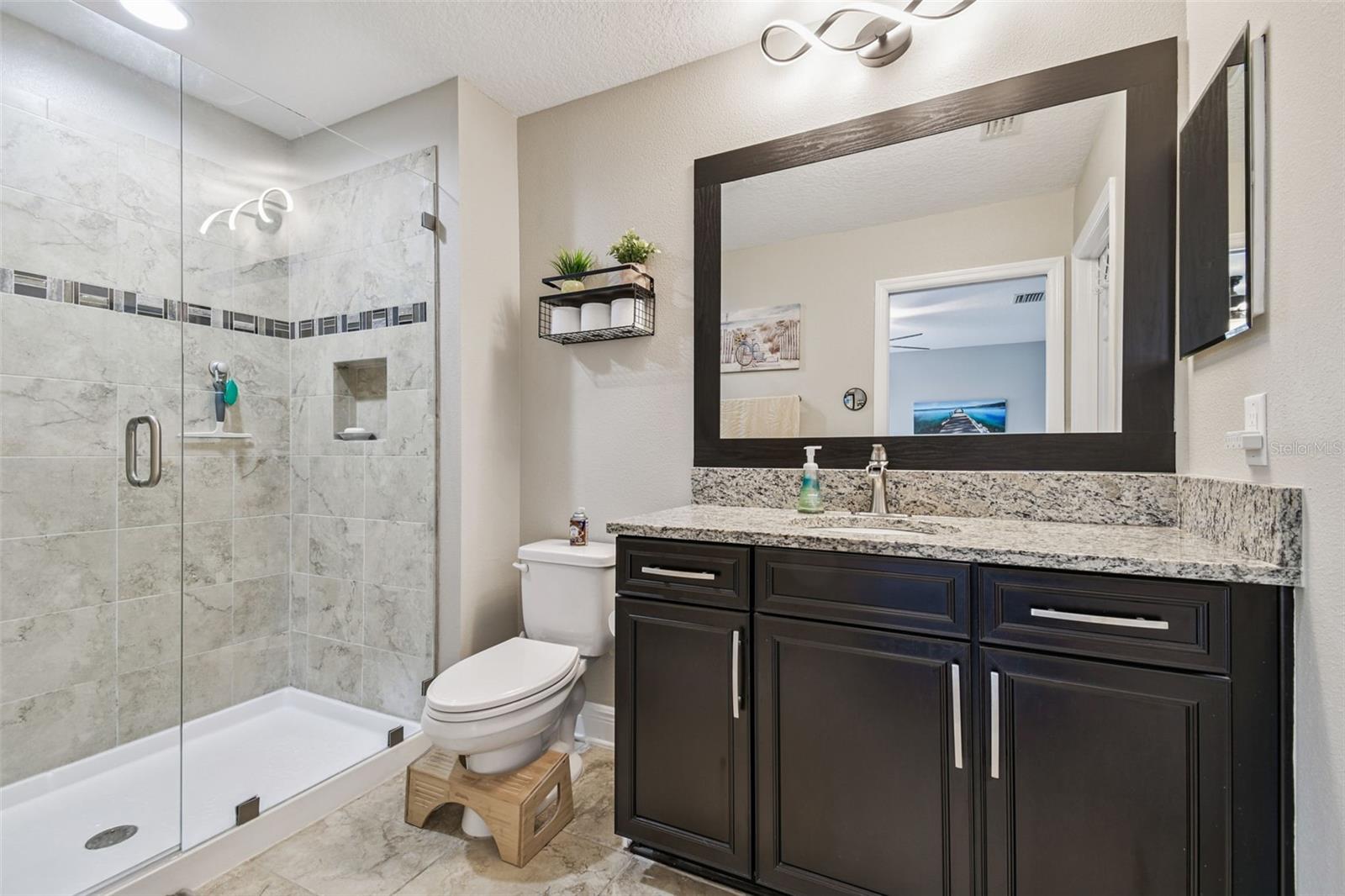 Image 37 of 78 For 13019 Batten Lane