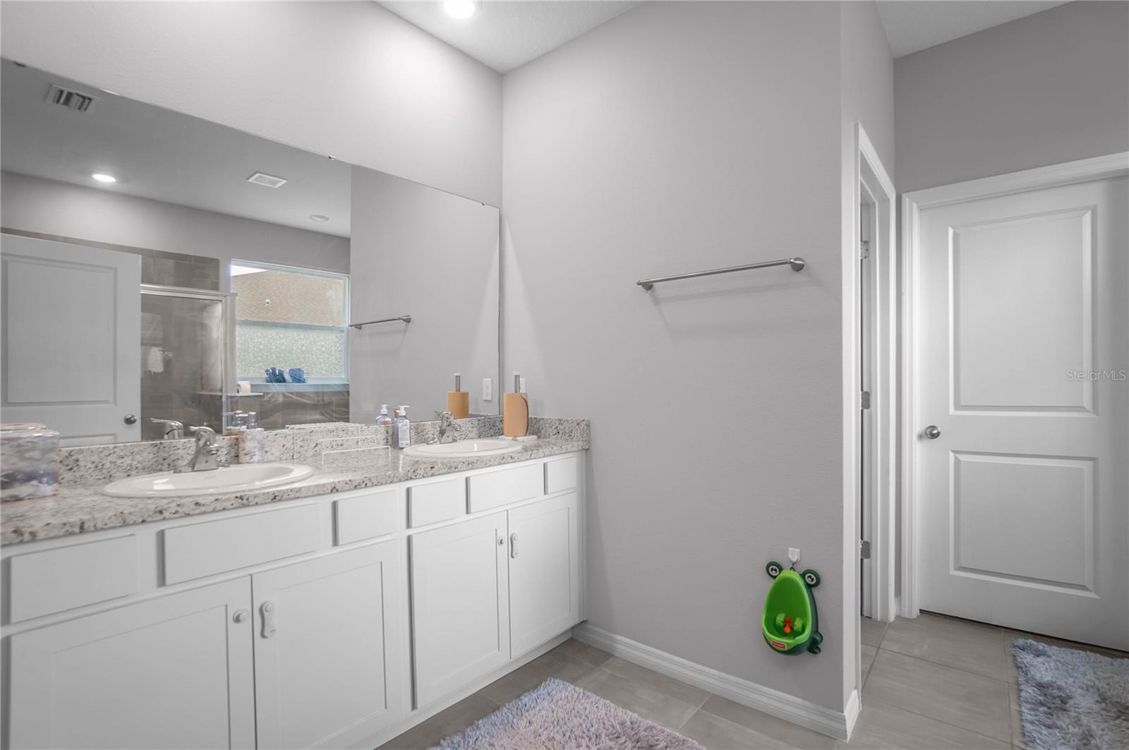 Image 18 of 54 For 14069 Wineberry Drive
