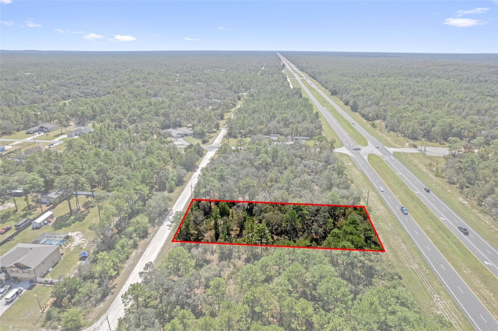 Listing photo id 9 for 18172 Commercial Way